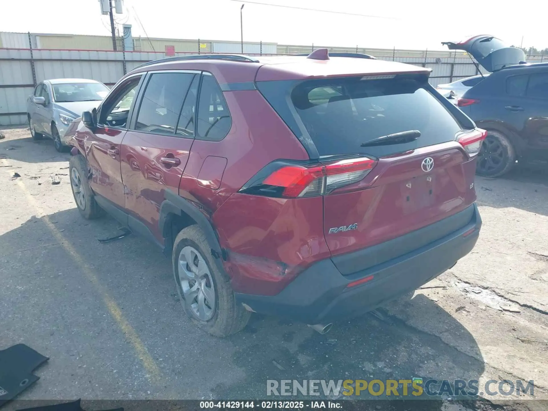3 Photograph of a damaged car JTMH1RFV4KJ010972 TOYOTA RAV4 2019