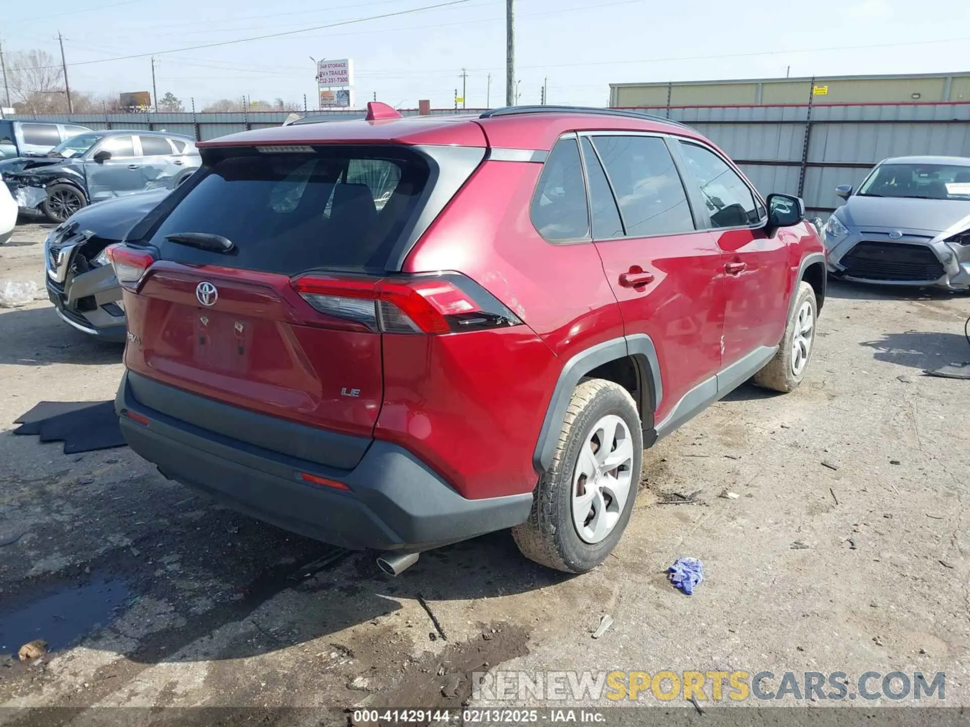 4 Photograph of a damaged car JTMH1RFV4KJ010972 TOYOTA RAV4 2019
