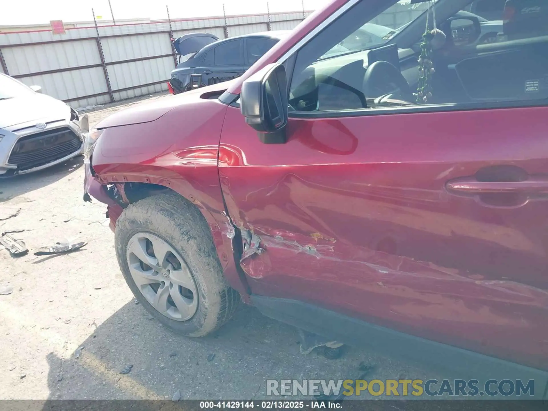 6 Photograph of a damaged car JTMH1RFV4KJ010972 TOYOTA RAV4 2019