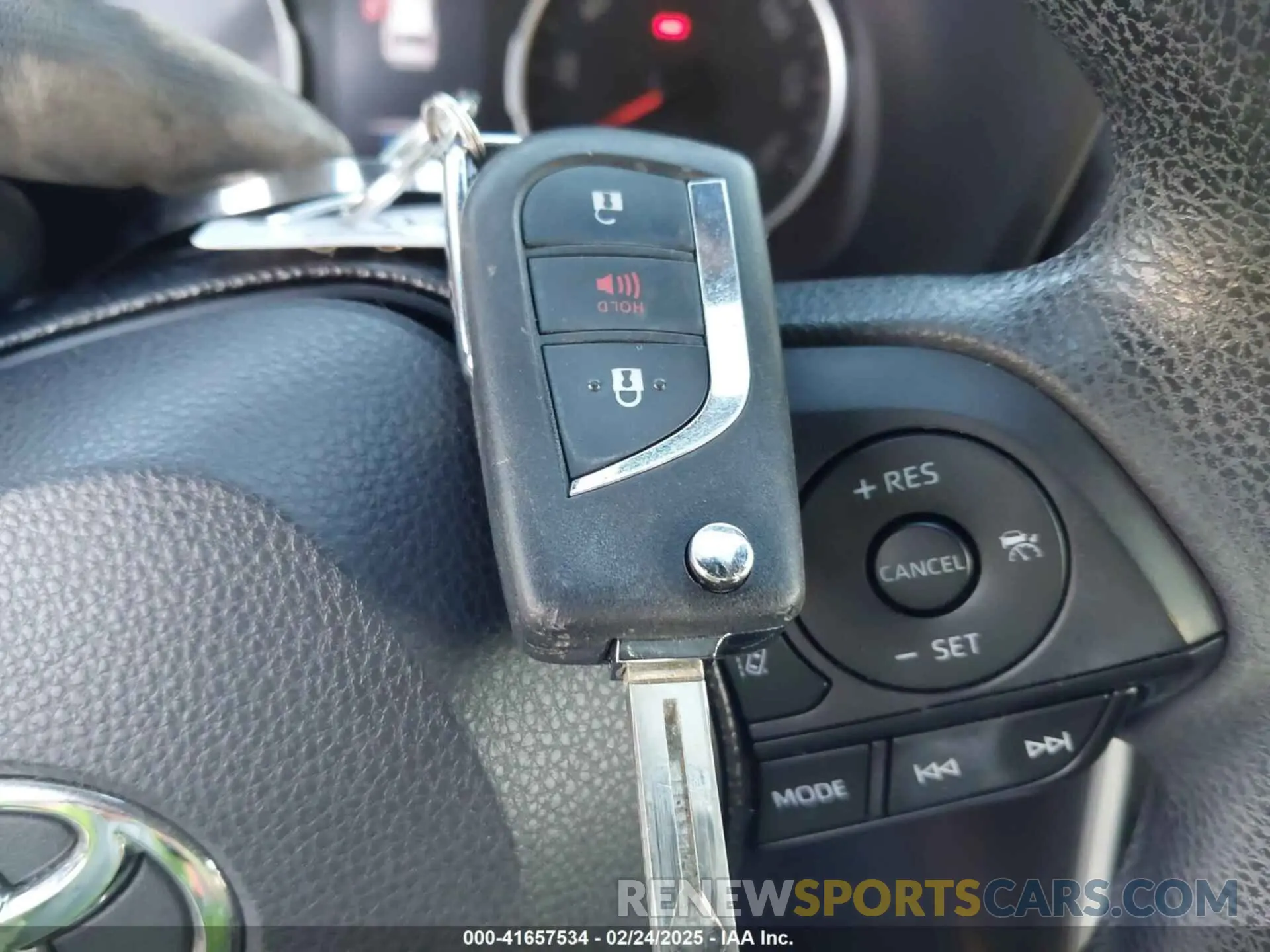 11 Photograph of a damaged car JTMH1RFV5KD037919 TOYOTA RAV4 2019