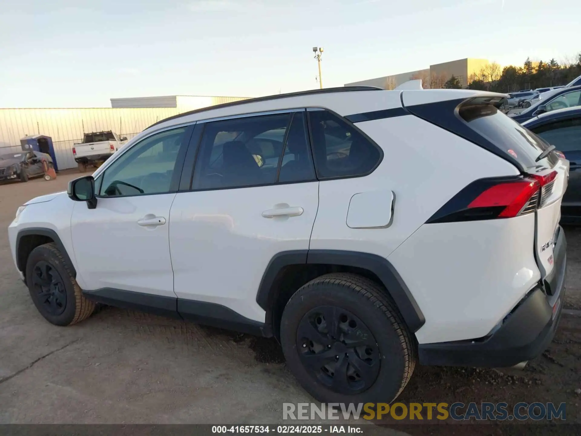 14 Photograph of a damaged car JTMH1RFV5KD037919 TOYOTA RAV4 2019