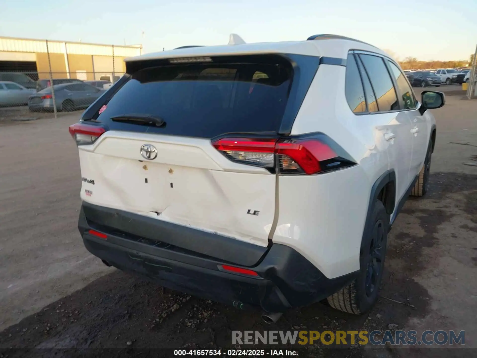 16 Photograph of a damaged car JTMH1RFV5KD037919 TOYOTA RAV4 2019