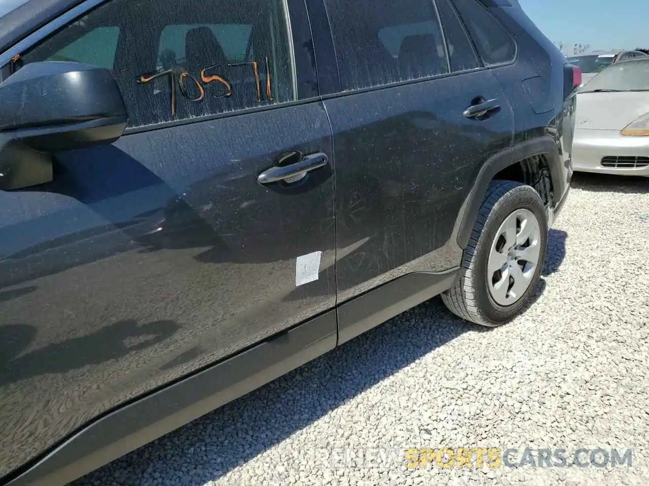 9 Photograph of a damaged car JTMH1RFV5KD500237 TOYOTA RAV4 2019