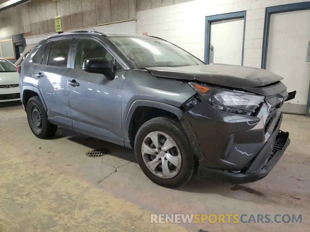 4 Photograph of a damaged car JTMH1RFV5KD502022 TOYOTA RAV4 2019