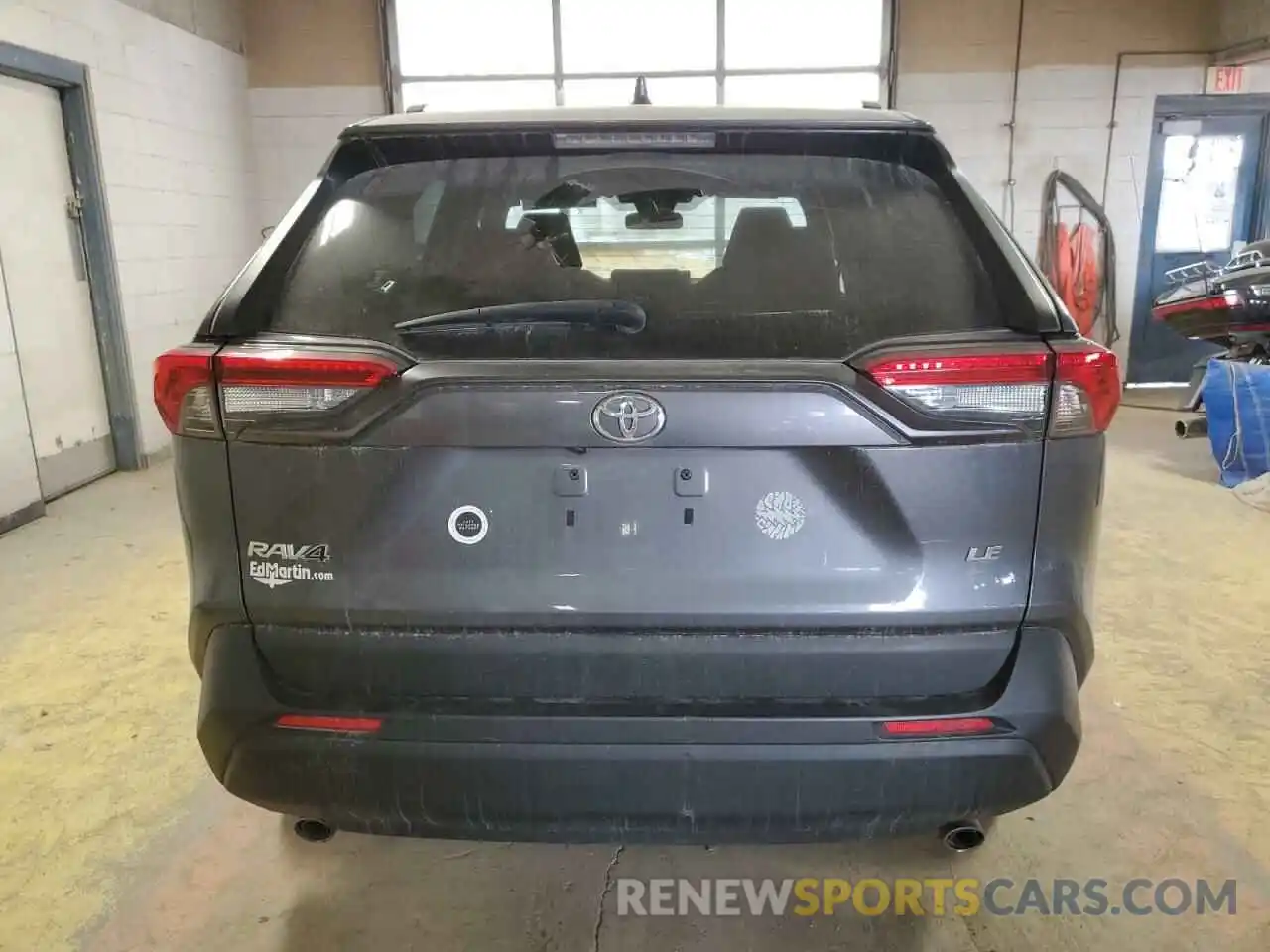 6 Photograph of a damaged car JTMH1RFV5KD502022 TOYOTA RAV4 2019