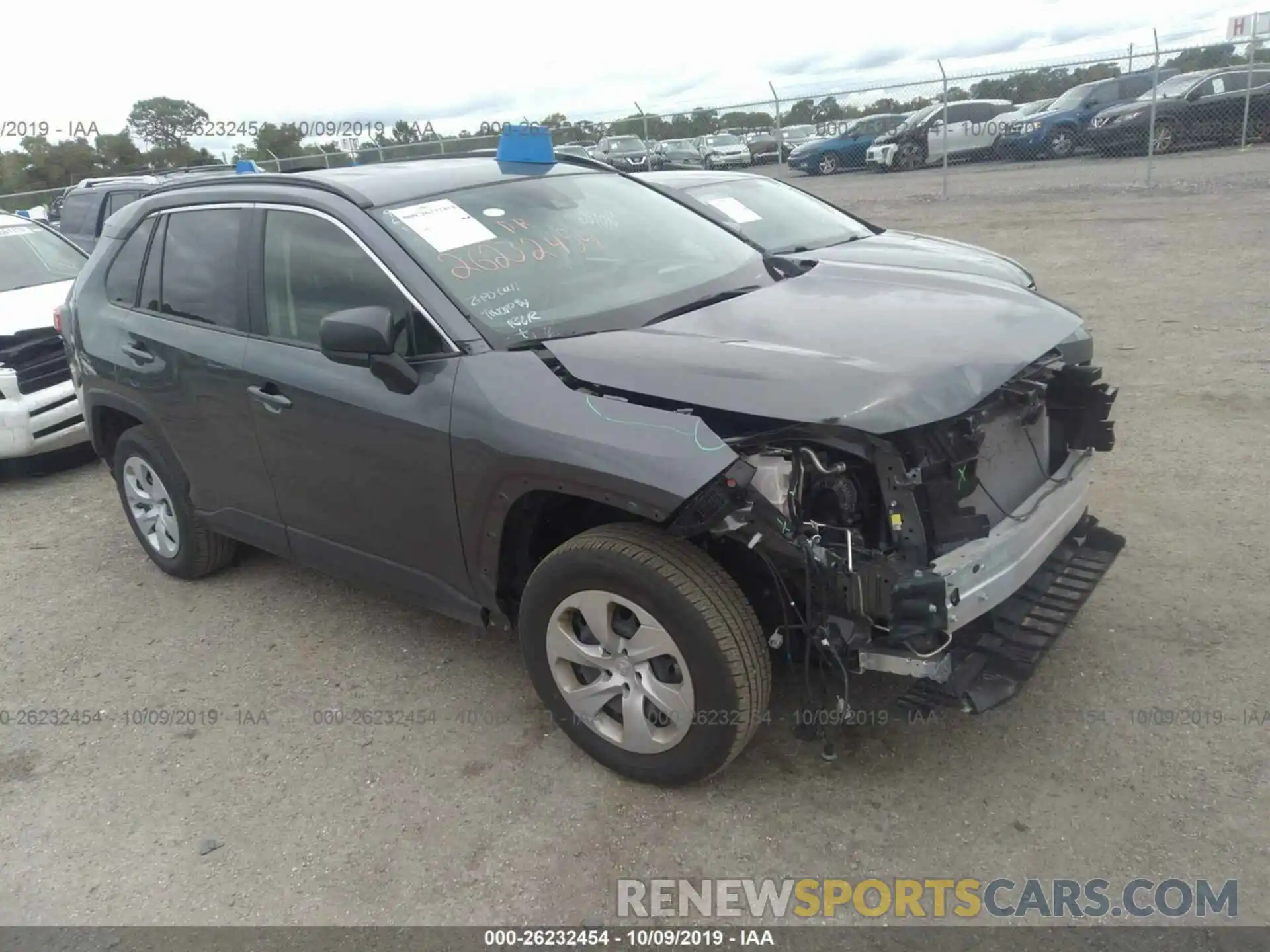 1 Photograph of a damaged car JTMH1RFV5KD507950 TOYOTA RAV4 2019