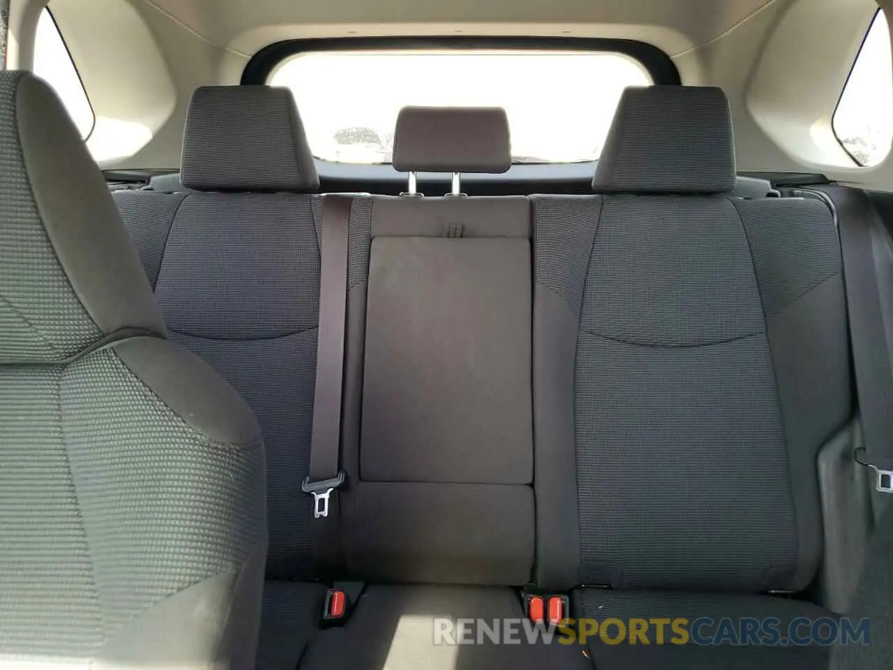 10 Photograph of a damaged car JTMH1RFV5KD510976 TOYOTA RAV4 2019