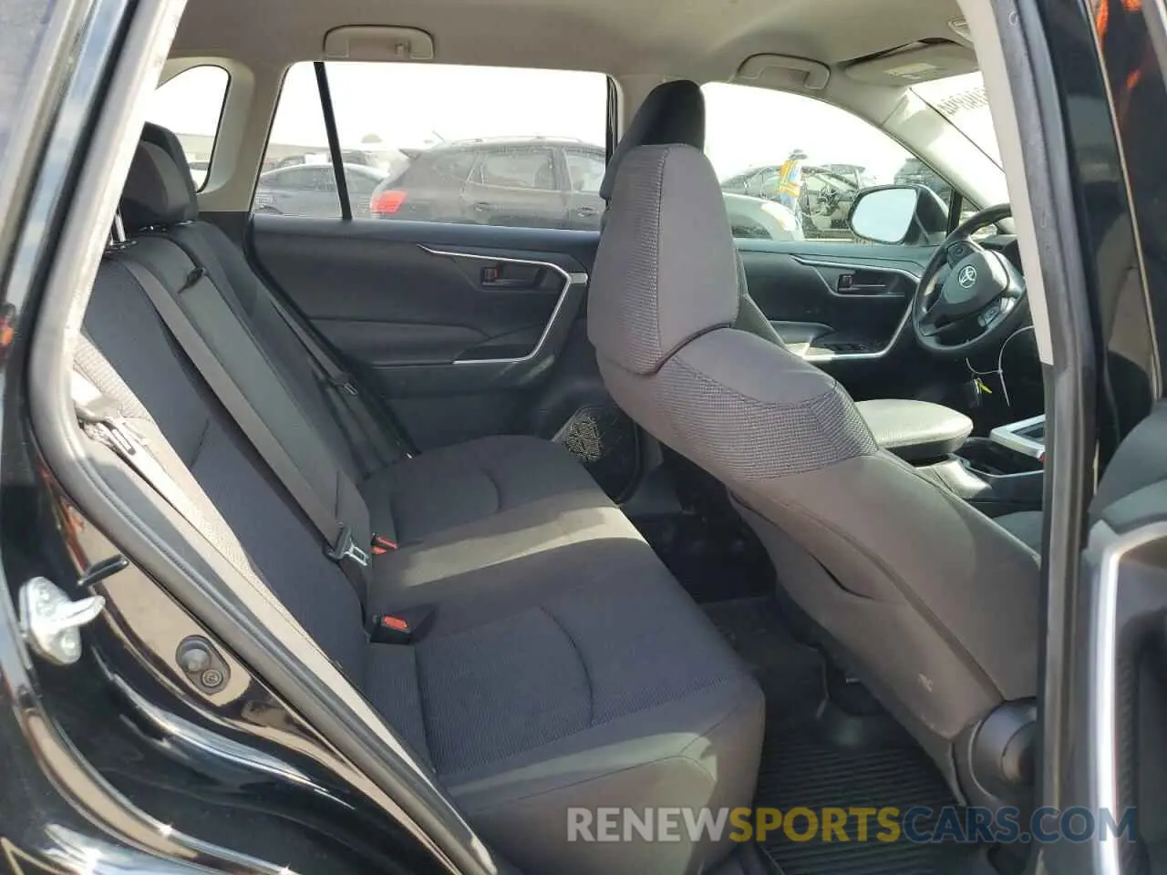 11 Photograph of a damaged car JTMH1RFV5KD510976 TOYOTA RAV4 2019