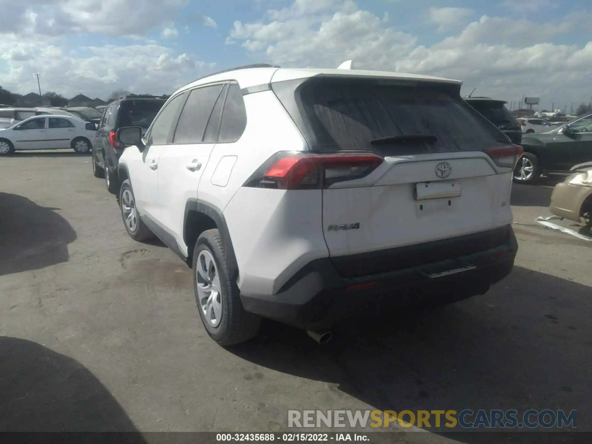 3 Photograph of a damaged car JTMH1RFV5KJ004999 TOYOTA RAV4 2019