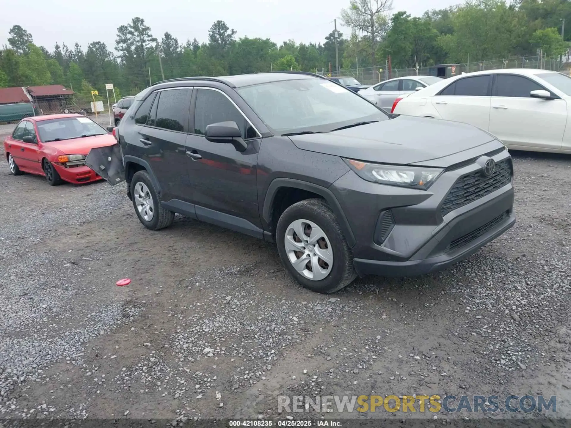1 Photograph of a damaged car JTMH1RFV5KJ007238 TOYOTA RAV4 2019