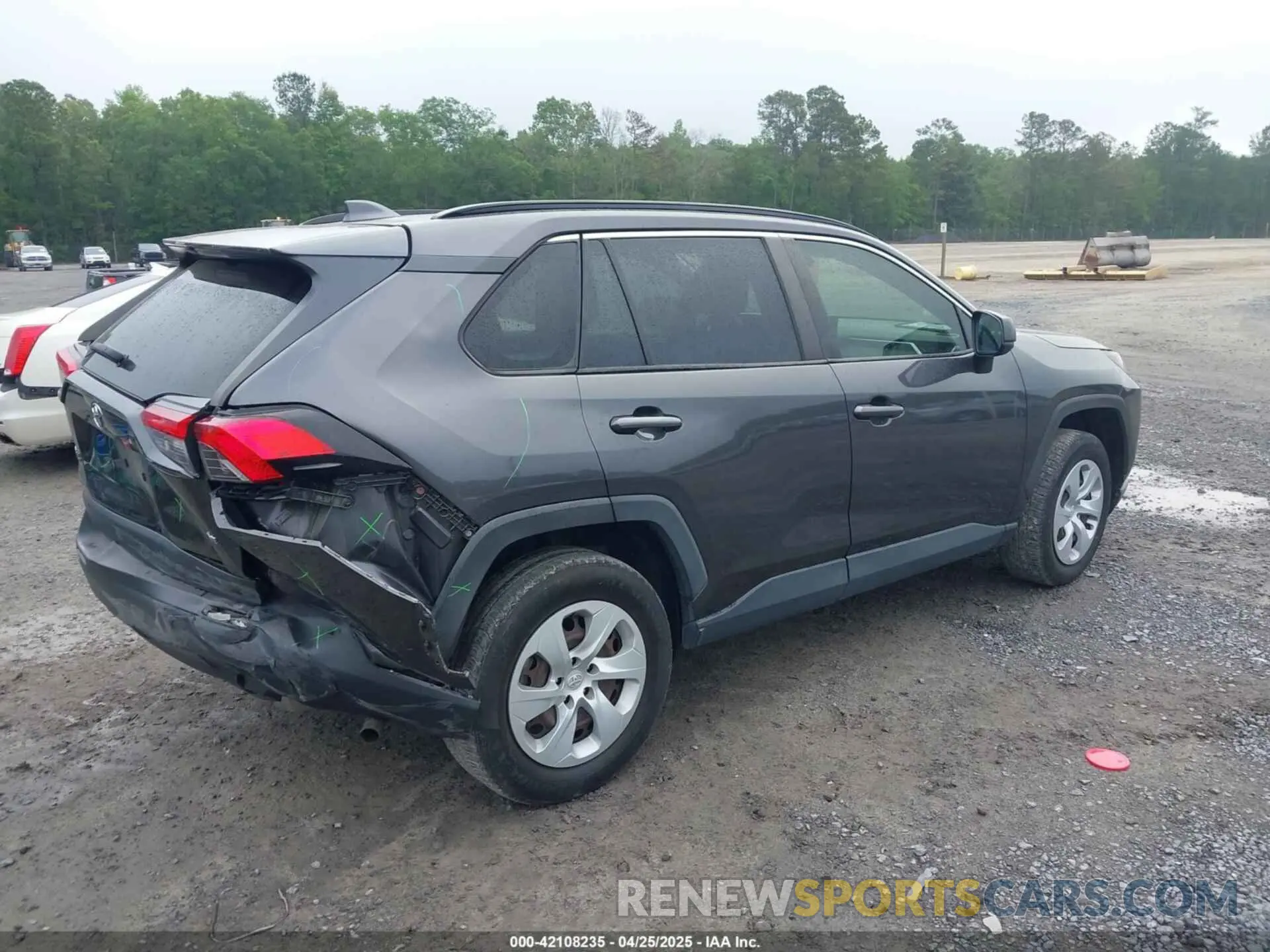 4 Photograph of a damaged car JTMH1RFV5KJ007238 TOYOTA RAV4 2019