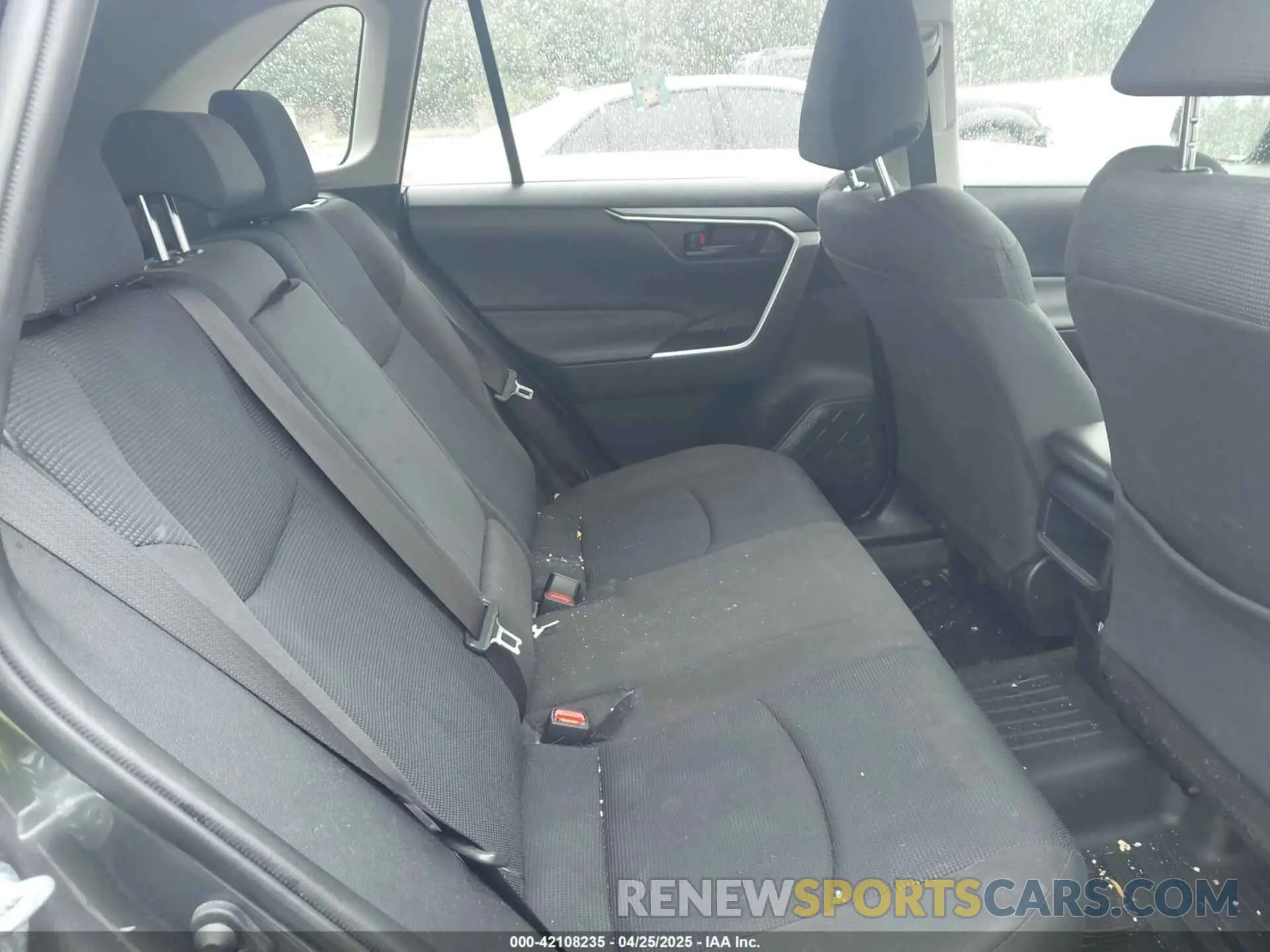 8 Photograph of a damaged car JTMH1RFV5KJ007238 TOYOTA RAV4 2019