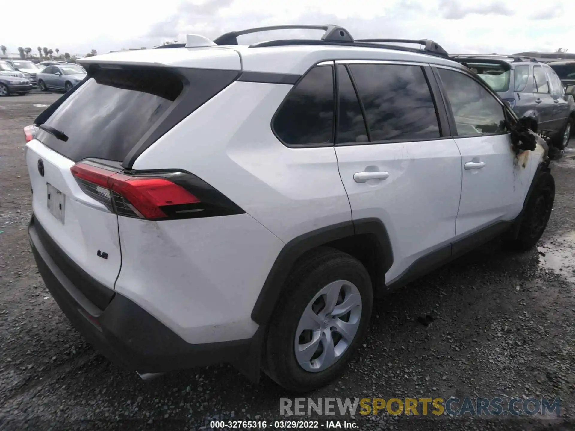 4 Photograph of a damaged car JTMH1RFV6KD006226 TOYOTA RAV4 2019