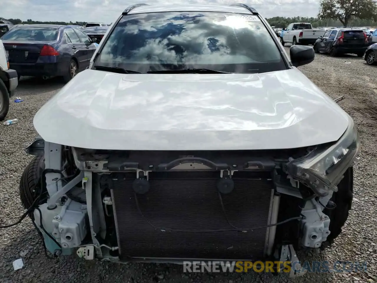 5 Photograph of a damaged car JTMH1RFV6KD011944 TOYOTA RAV4 2019