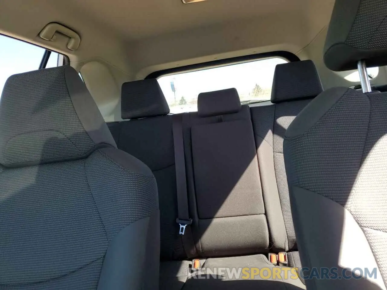 10 Photograph of a damaged car JTMH1RFV6KD033233 TOYOTA RAV4 2019
