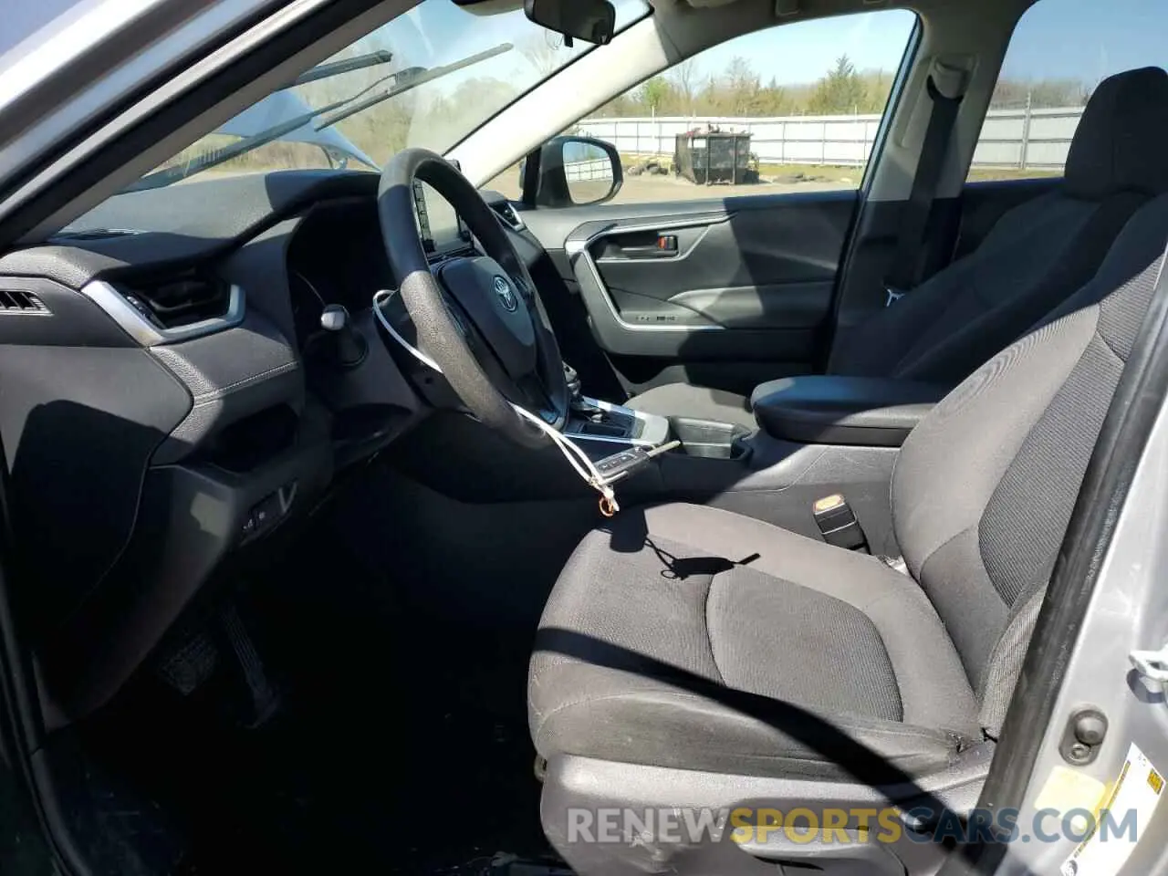 7 Photograph of a damaged car JTMH1RFV6KD033233 TOYOTA RAV4 2019