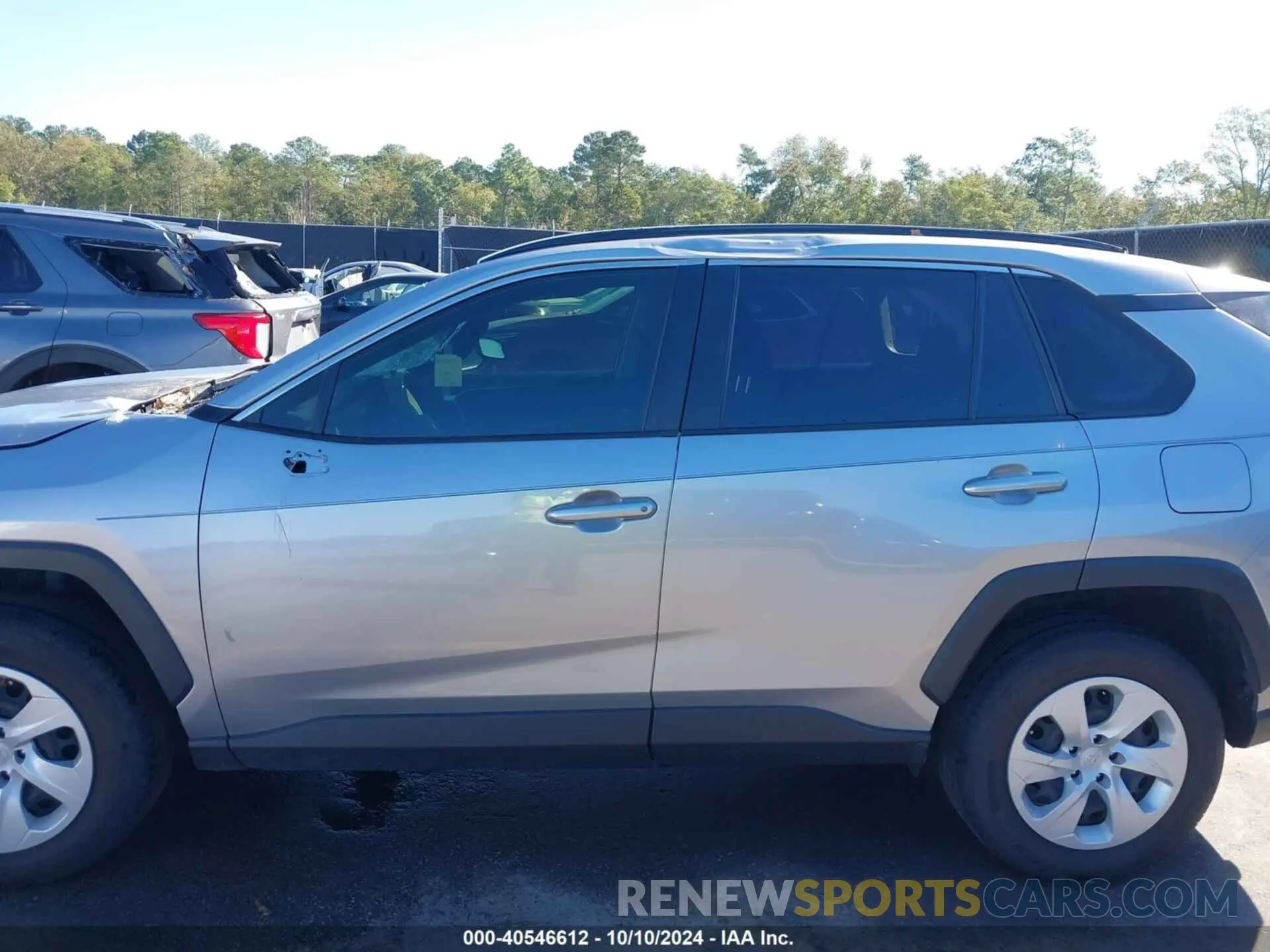 14 Photograph of a damaged car JTMH1RFV6KD517323 TOYOTA RAV4 2019
