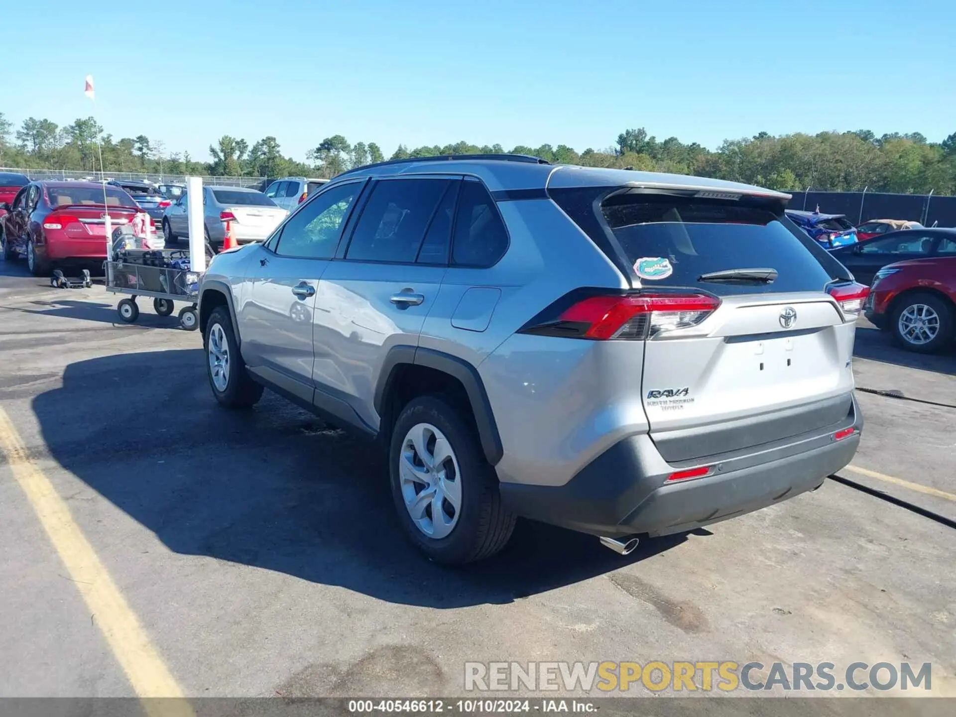 3 Photograph of a damaged car JTMH1RFV6KD517323 TOYOTA RAV4 2019