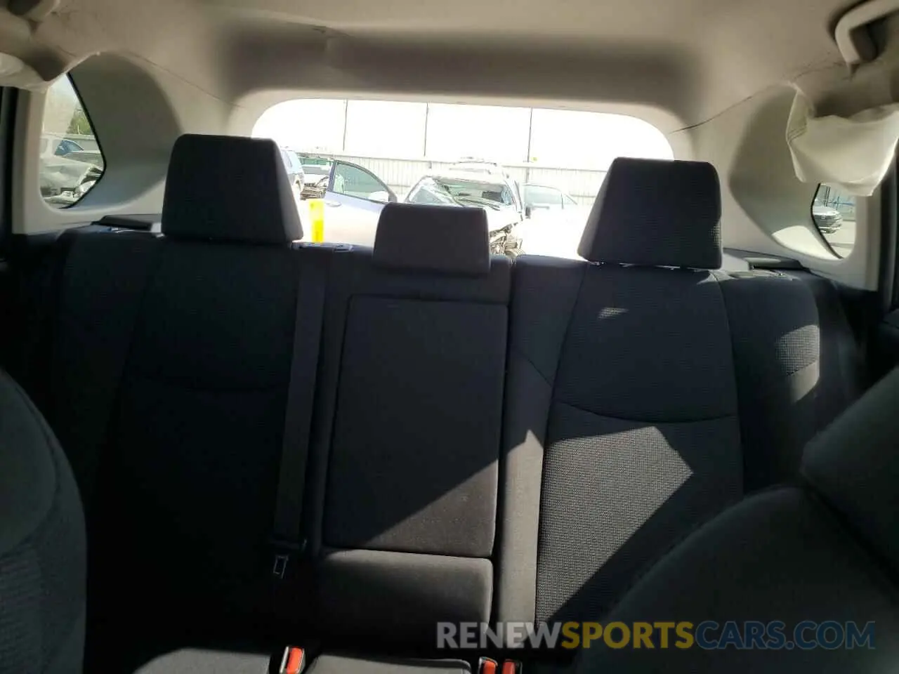 10 Photograph of a damaged car JTMH1RFV6KJ002758 TOYOTA RAV4 2019
