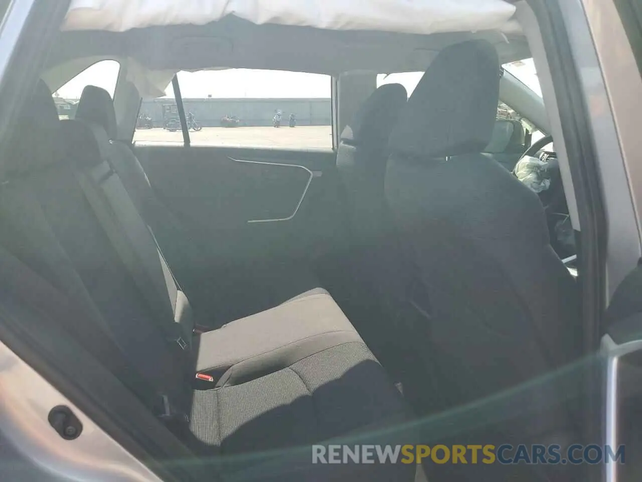 11 Photograph of a damaged car JTMH1RFV6KJ002758 TOYOTA RAV4 2019