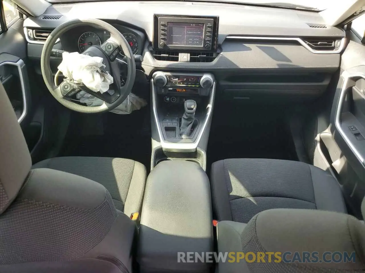 8 Photograph of a damaged car JTMH1RFV6KJ002758 TOYOTA RAV4 2019