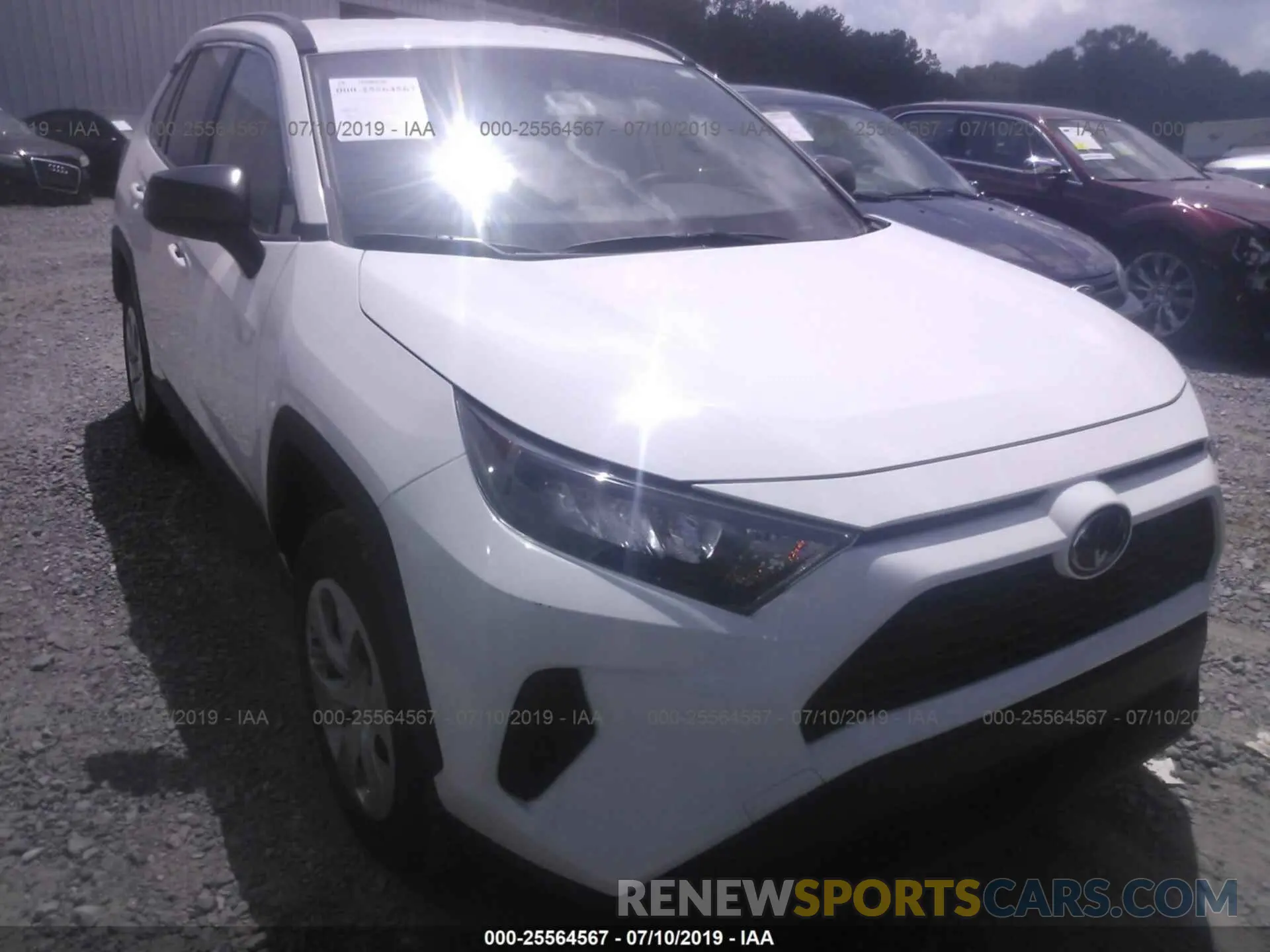 1 Photograph of a damaged car JTMH1RFV6KJ005398 TOYOTA RAV4 2019