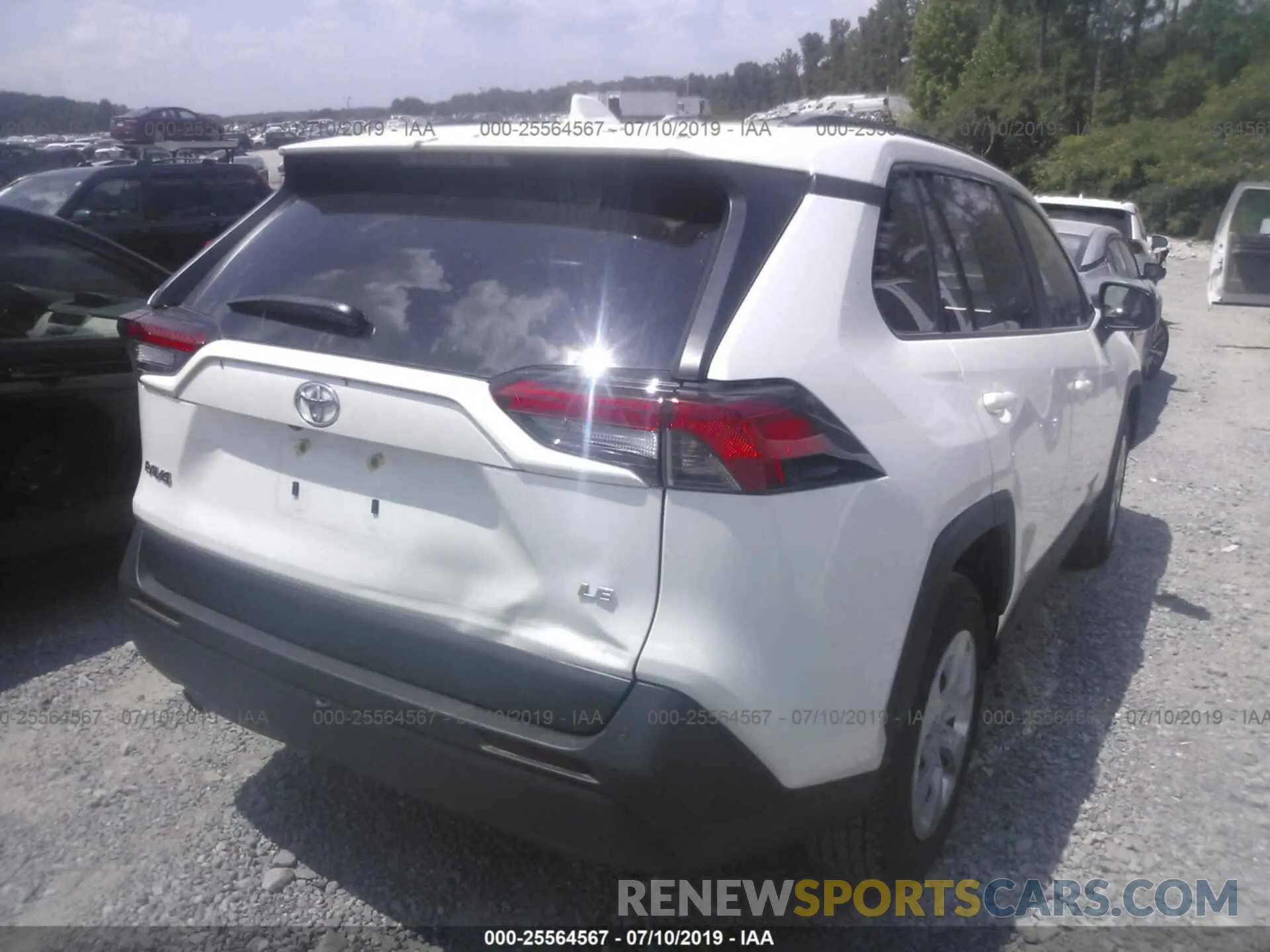 4 Photograph of a damaged car JTMH1RFV6KJ005398 TOYOTA RAV4 2019