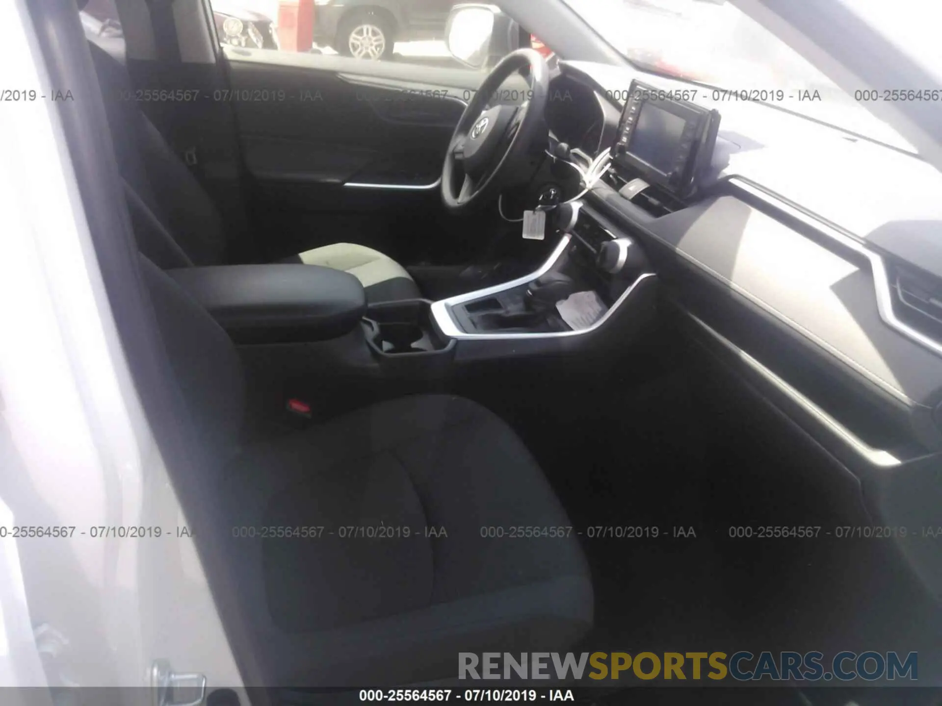 5 Photograph of a damaged car JTMH1RFV6KJ005398 TOYOTA RAV4 2019