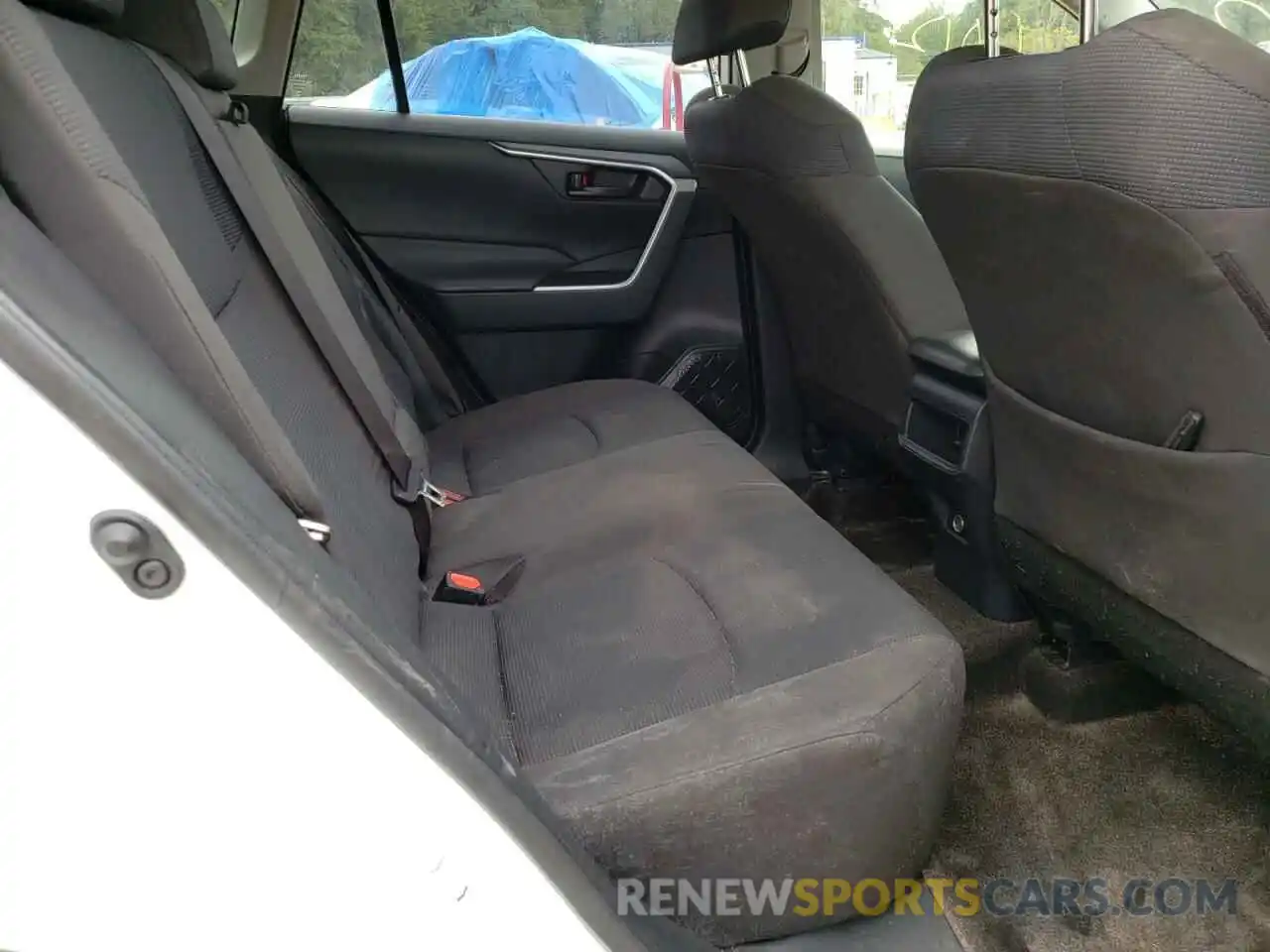 6 Photograph of a damaged car JTMH1RFV6KJ005921 TOYOTA RAV4 2019