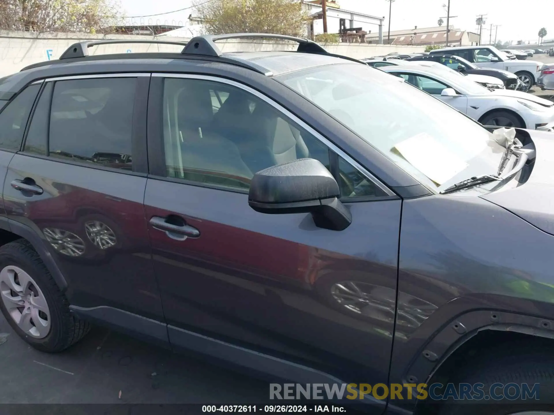 14 Photograph of a damaged car JTMH1RFV6KJ007653 TOYOTA RAV4 2019