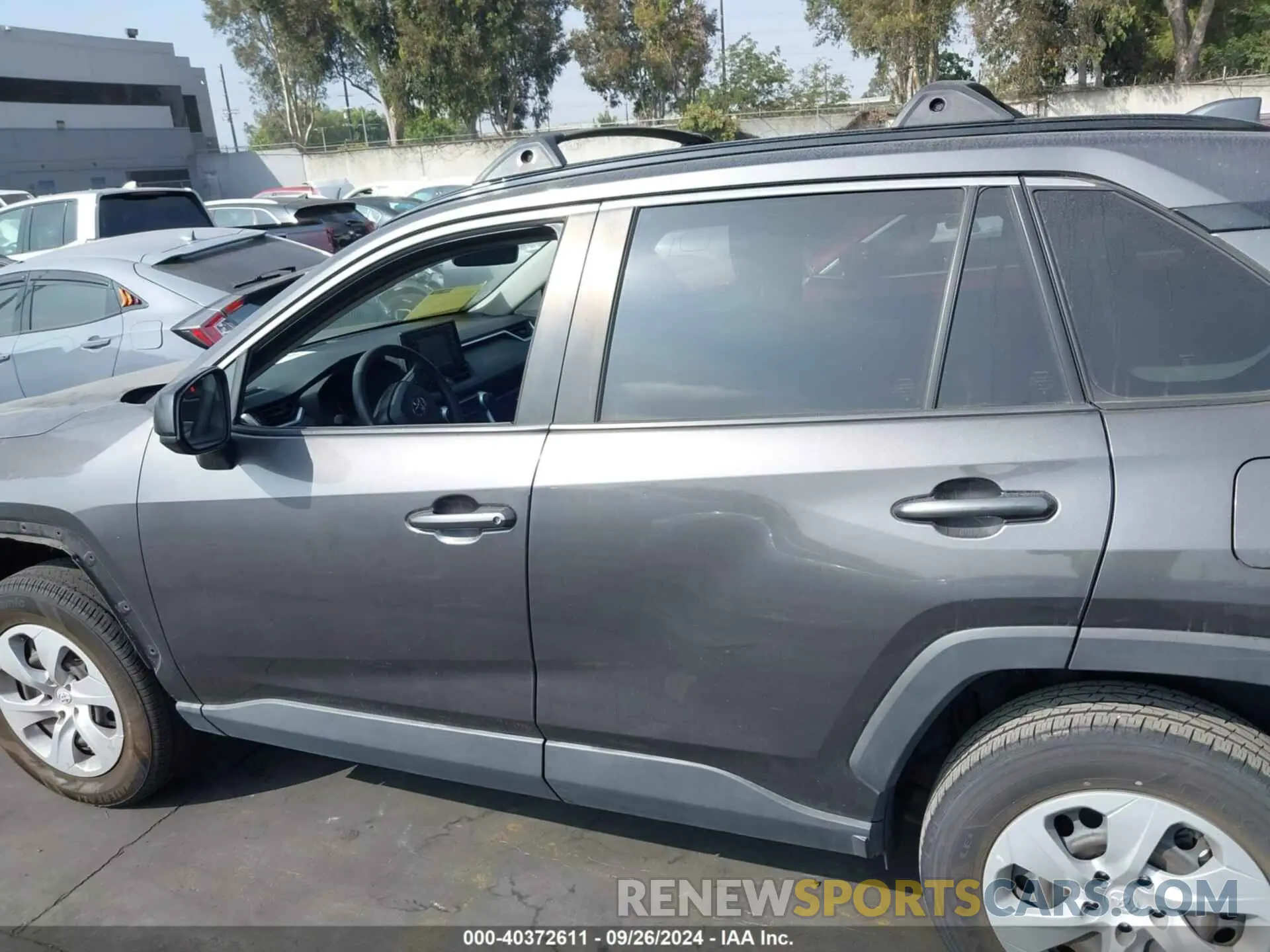 15 Photograph of a damaged car JTMH1RFV6KJ007653 TOYOTA RAV4 2019