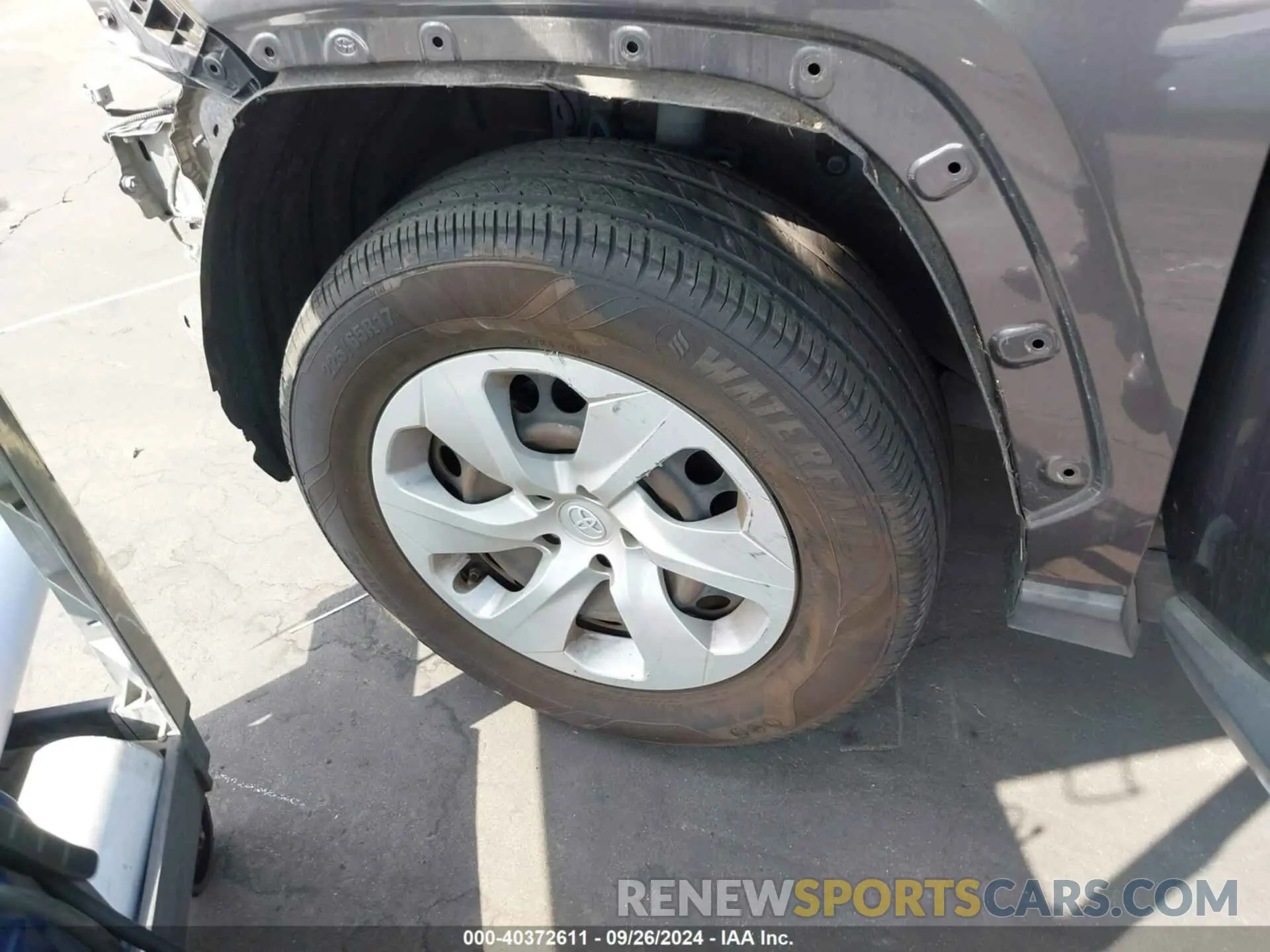 22 Photograph of a damaged car JTMH1RFV6KJ007653 TOYOTA RAV4 2019