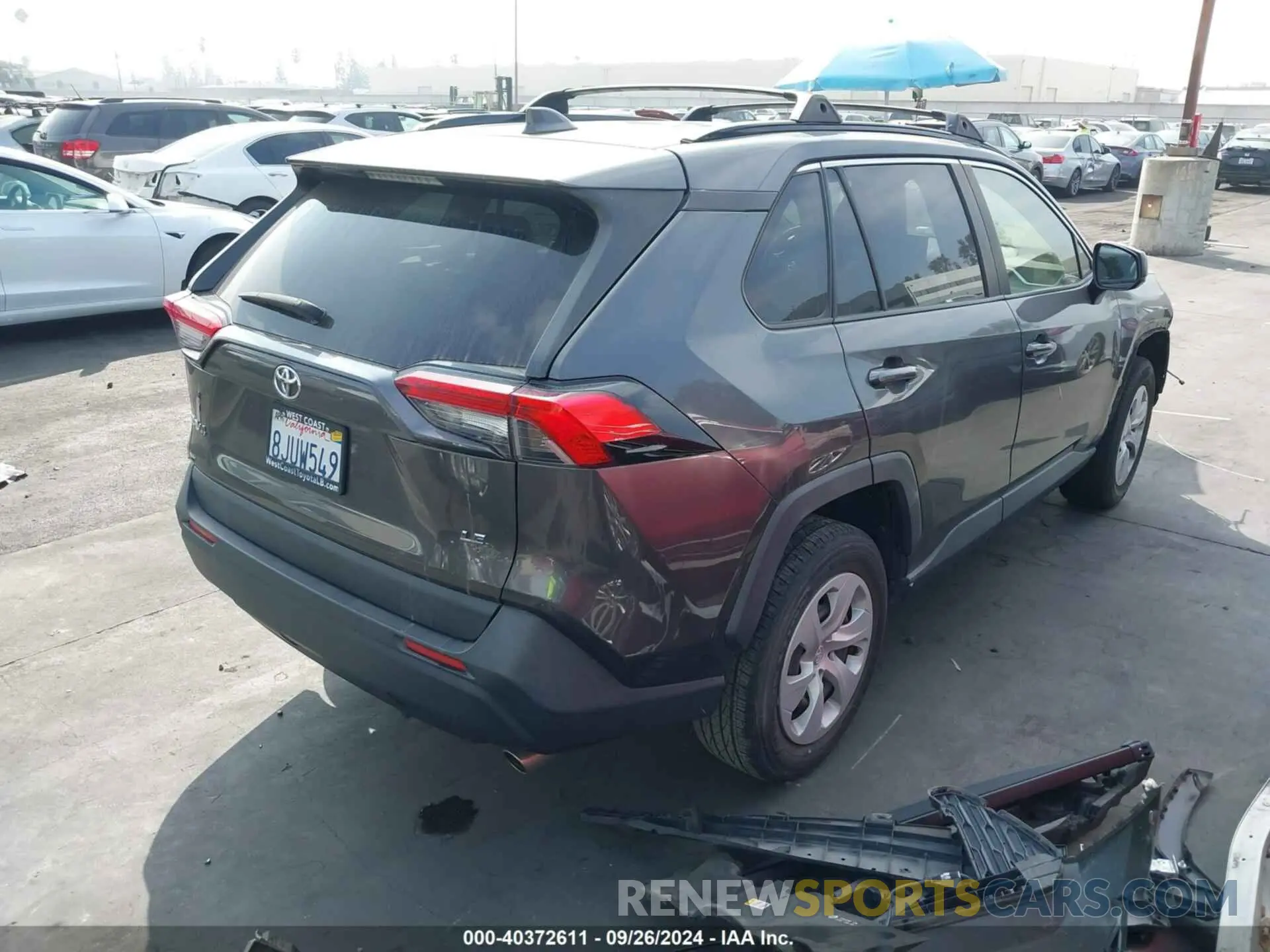 4 Photograph of a damaged car JTMH1RFV6KJ007653 TOYOTA RAV4 2019