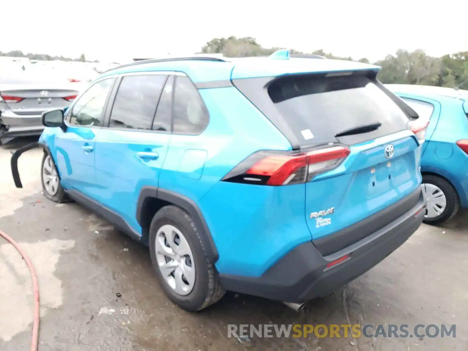 3 Photograph of a damaged car JTMH1RFV6KJ008379 TOYOTA RAV4 2019