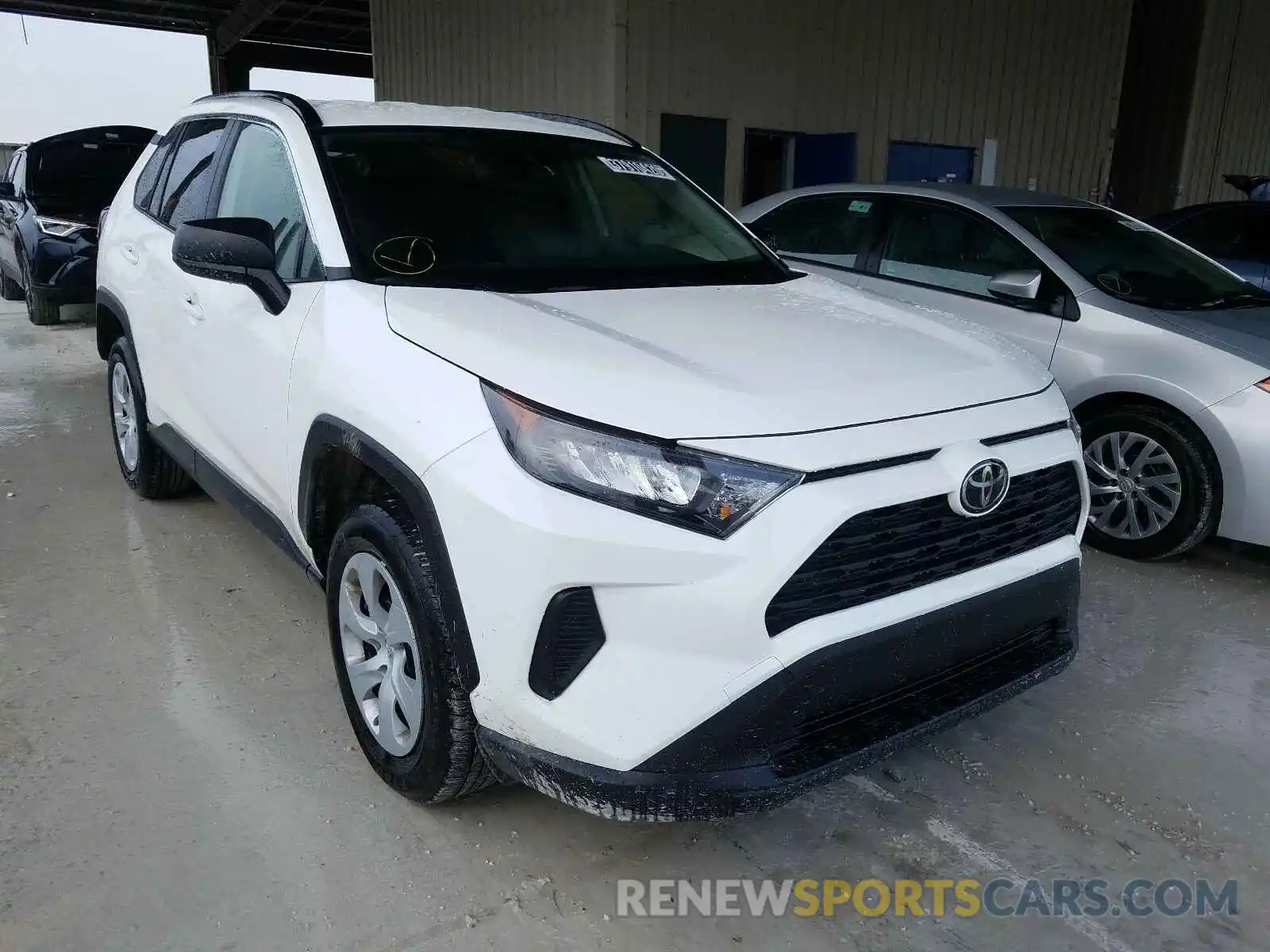 1 Photograph of a damaged car JTMH1RFV6KJ011136 TOYOTA RAV4 2019