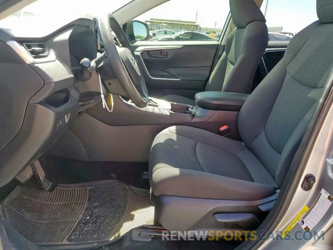 7 Photograph of a damaged car JTMH1RFV6KJ016756 TOYOTA RAV4 2019