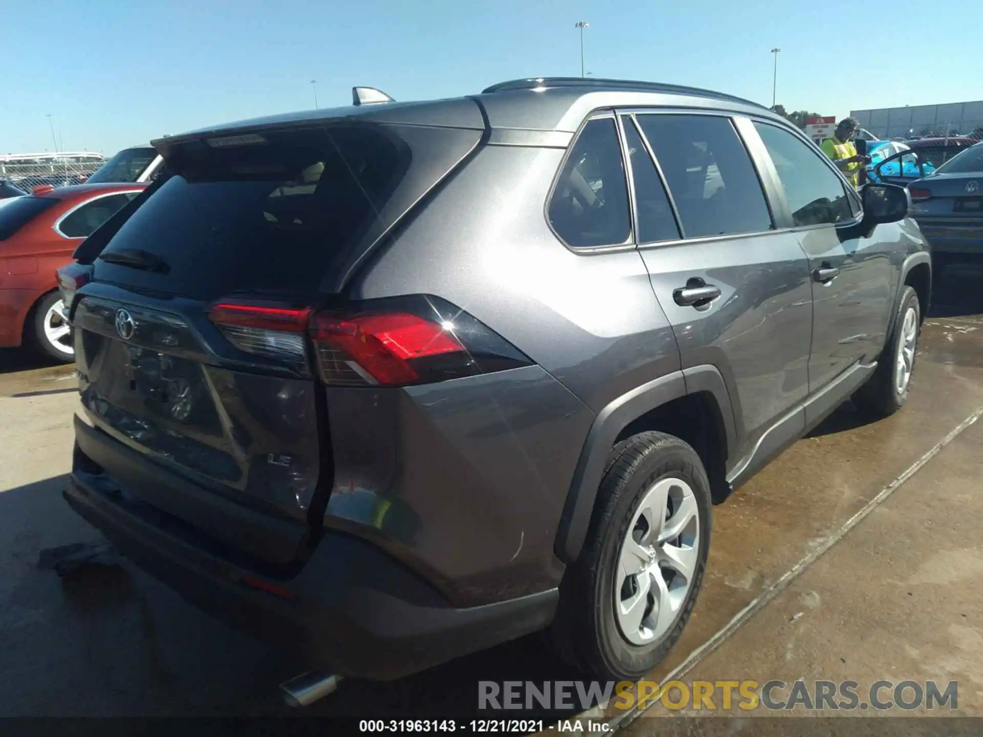 4 Photograph of a damaged car JTMH1RFV7KD006946 TOYOTA RAV4 2019