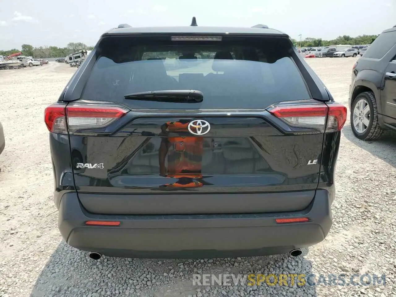 6 Photograph of a damaged car JTMH1RFV7KD036836 TOYOTA RAV4 2019