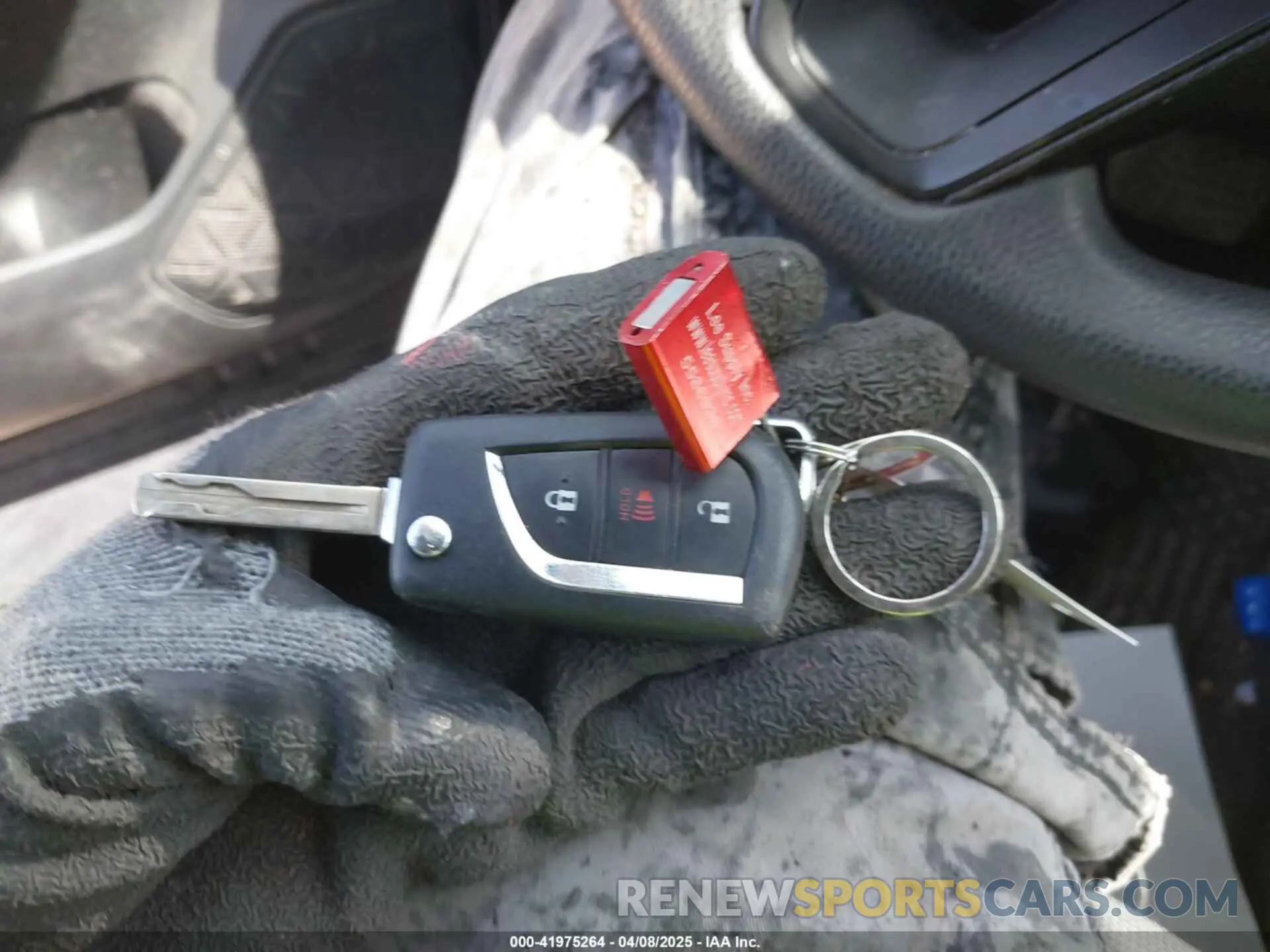 11 Photograph of a damaged car JTMH1RFV7KD040529 TOYOTA RAV4 2019