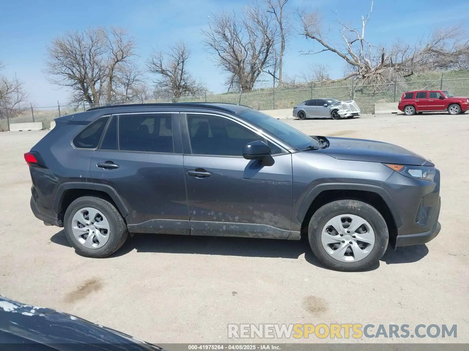 14 Photograph of a damaged car JTMH1RFV7KD040529 TOYOTA RAV4 2019