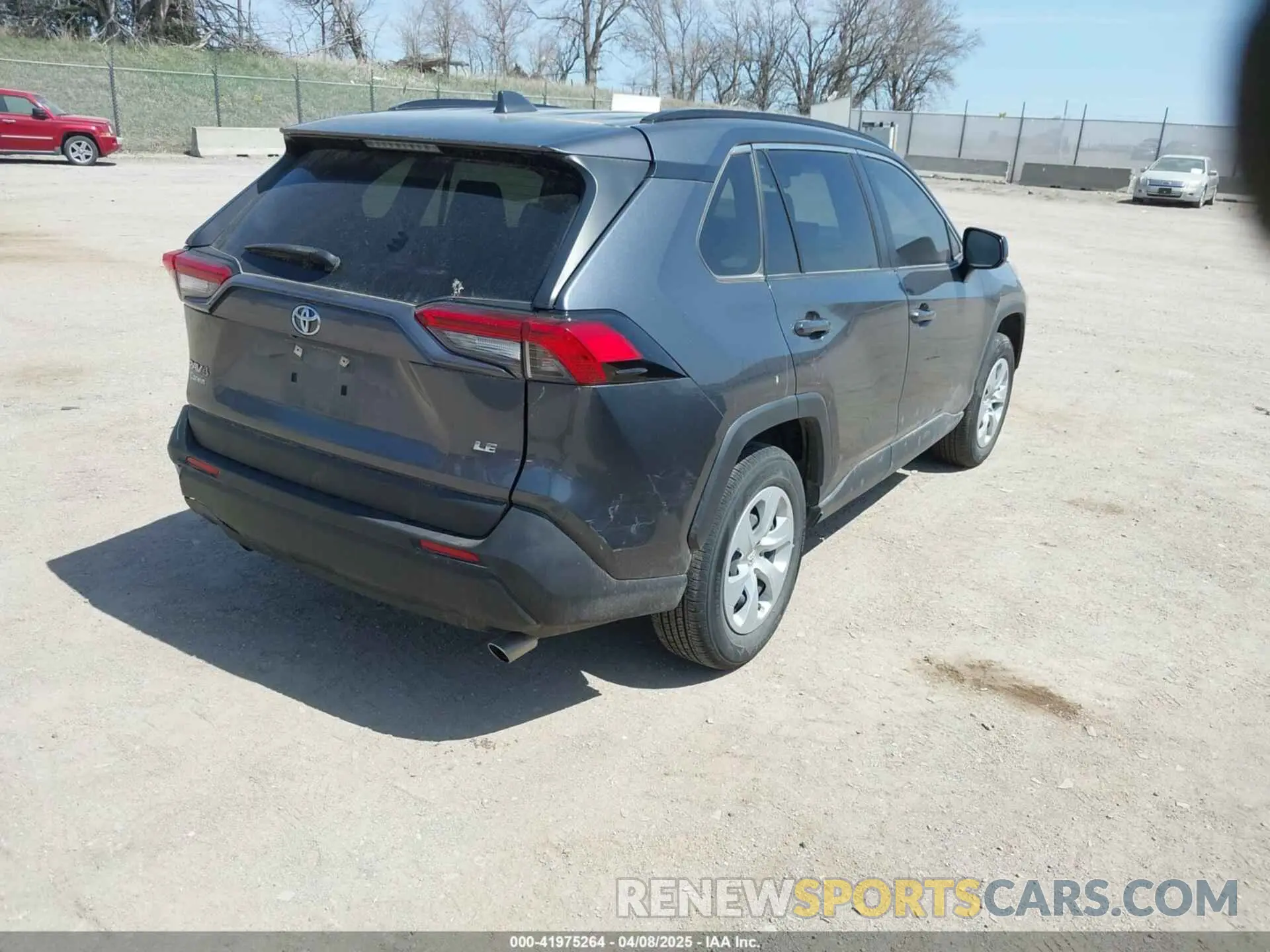 4 Photograph of a damaged car JTMH1RFV7KD040529 TOYOTA RAV4 2019