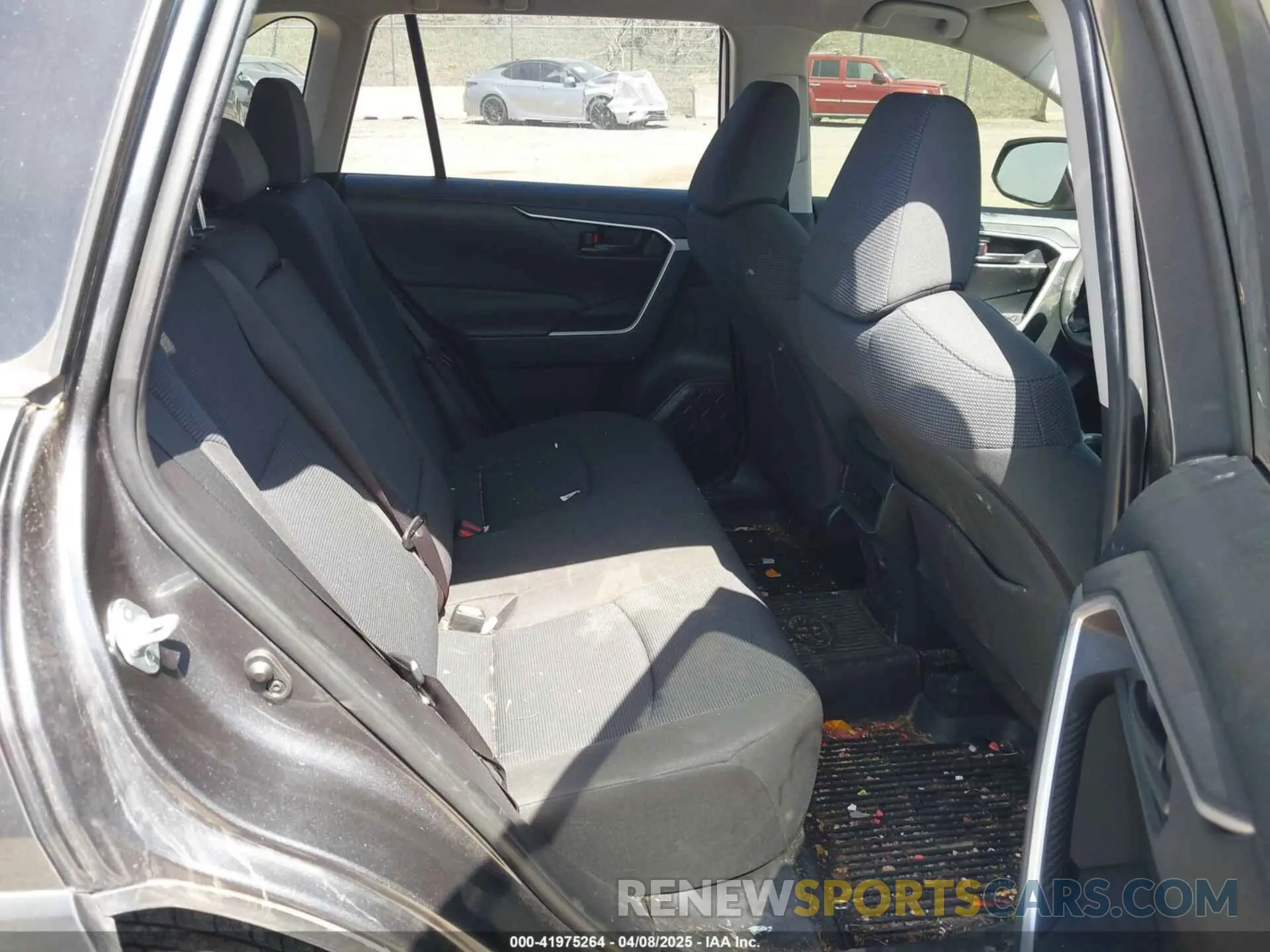 8 Photograph of a damaged car JTMH1RFV7KD040529 TOYOTA RAV4 2019