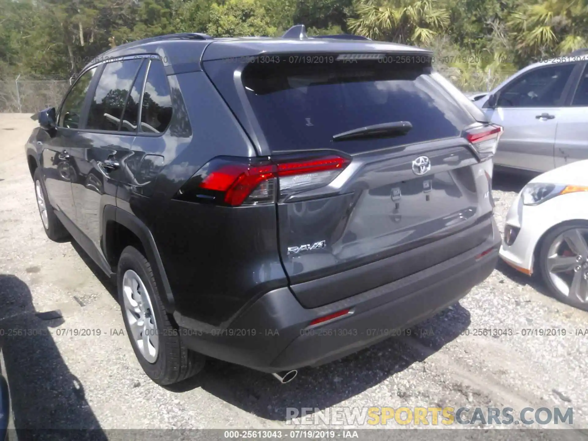 3 Photograph of a damaged car JTMH1RFV7KD507402 TOYOTA RAV4 2019