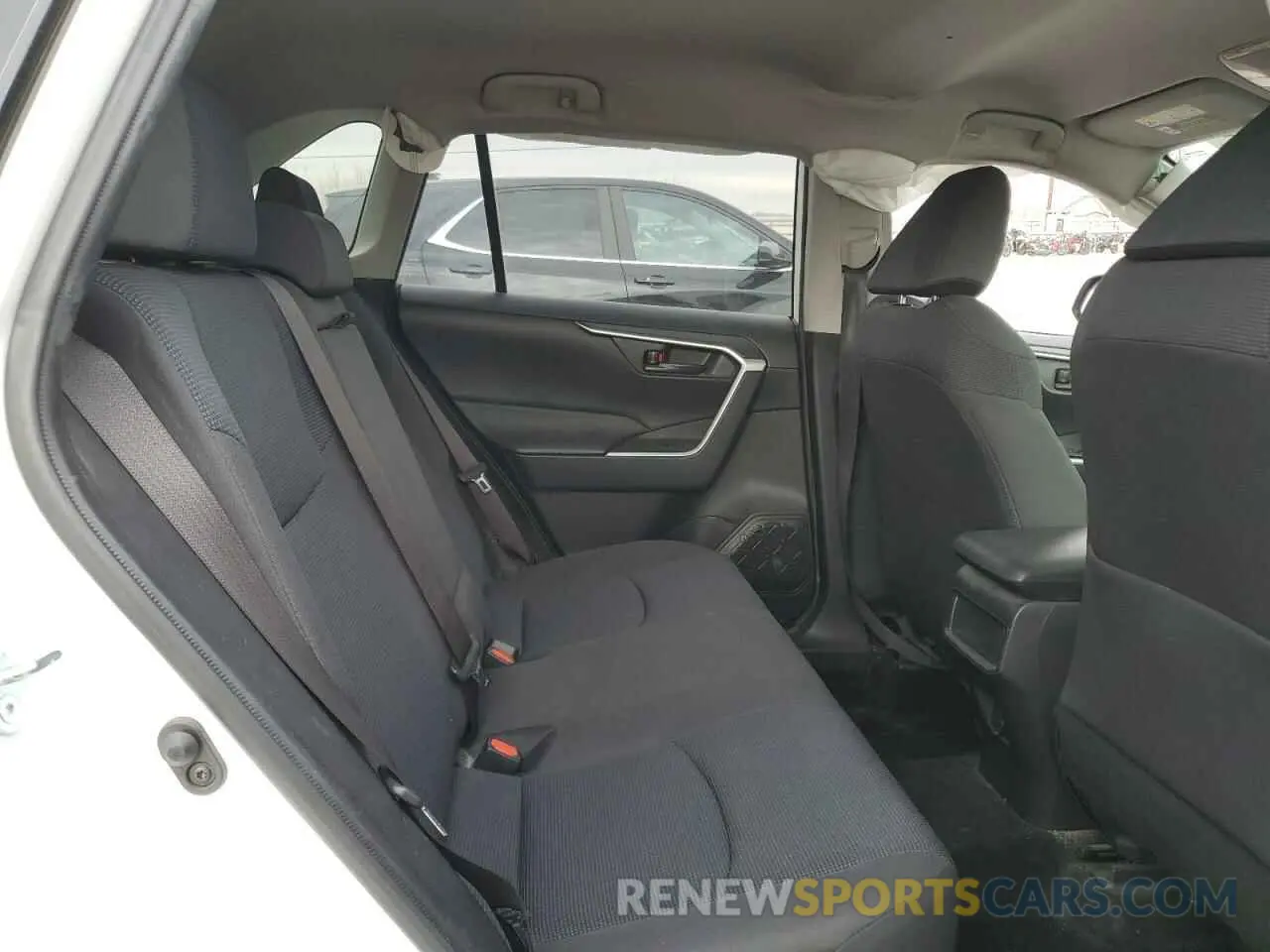 11 Photograph of a damaged car JTMH1RFV7KD508341 TOYOTA RAV4 2019