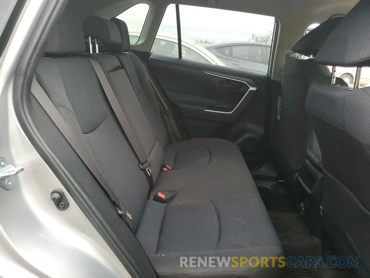 11 Photograph of a damaged car JTMH1RFV7KJ003899 TOYOTA RAV4 2019