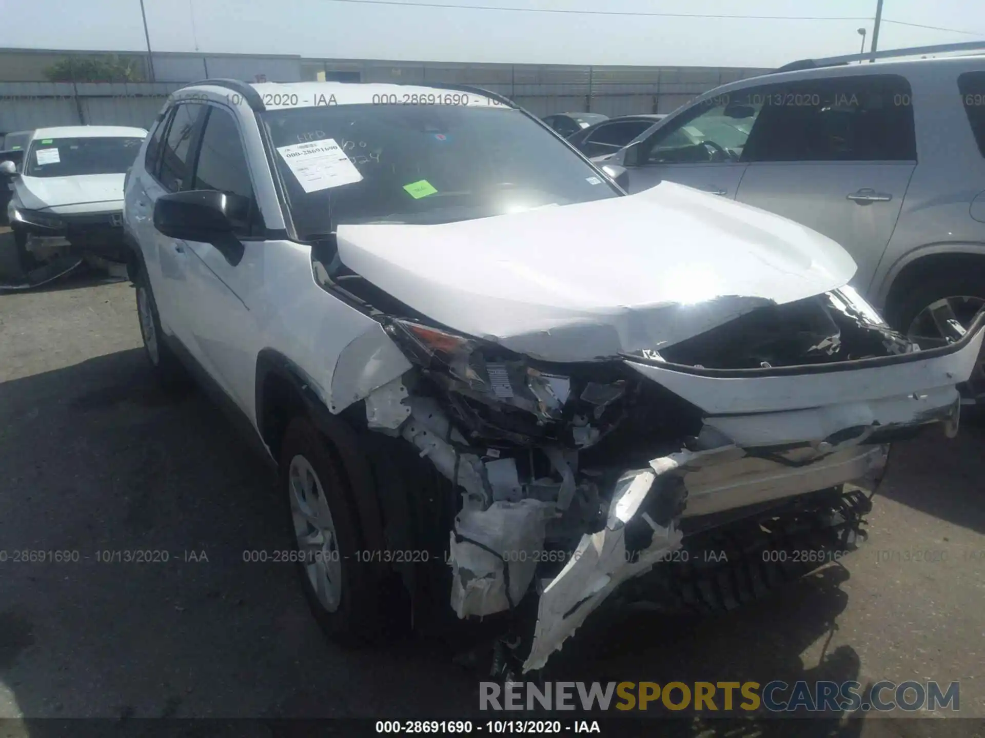 1 Photograph of a damaged car JTMH1RFV7KJ004468 TOYOTA RAV4 2019