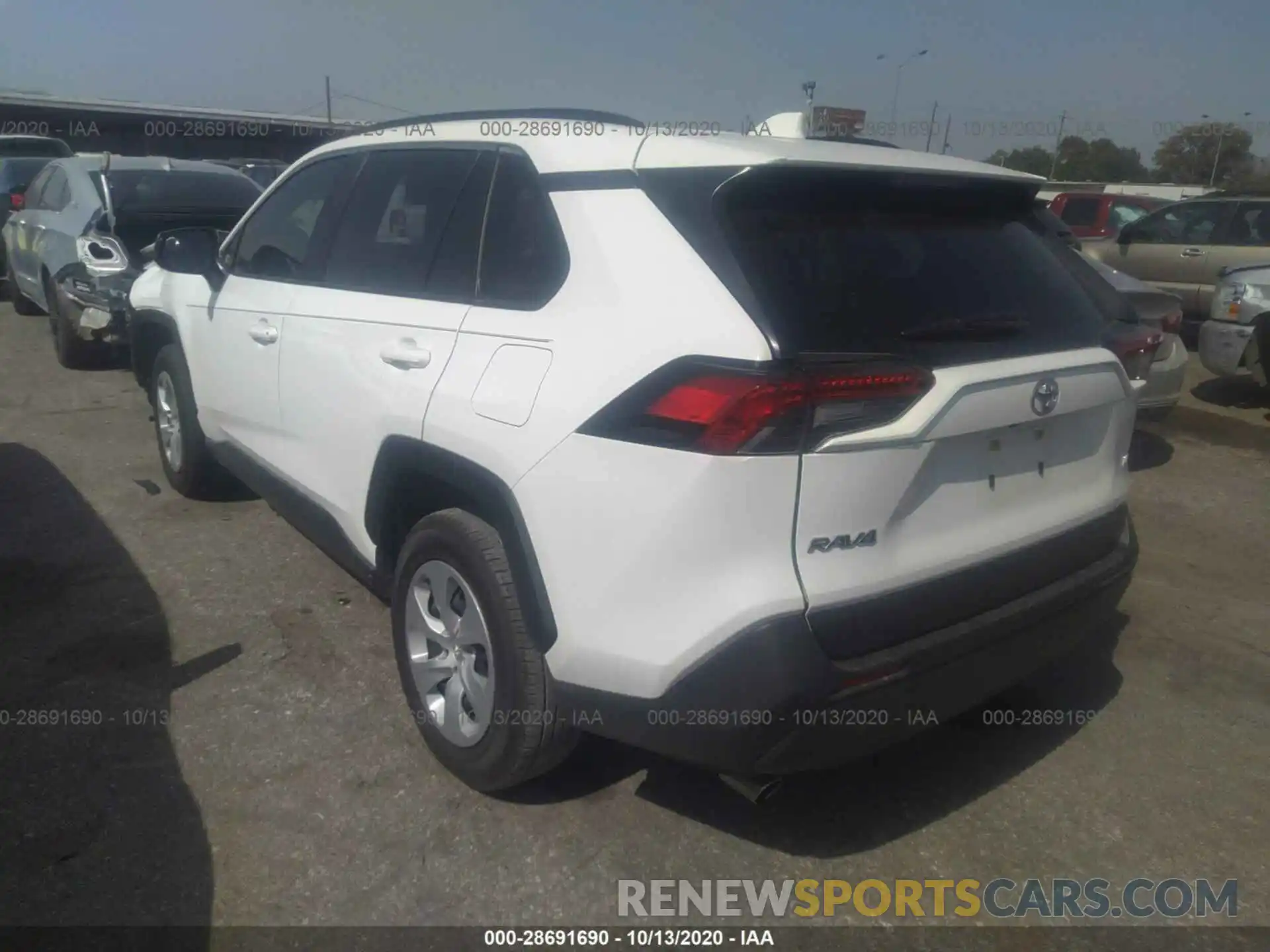 3 Photograph of a damaged car JTMH1RFV7KJ004468 TOYOTA RAV4 2019