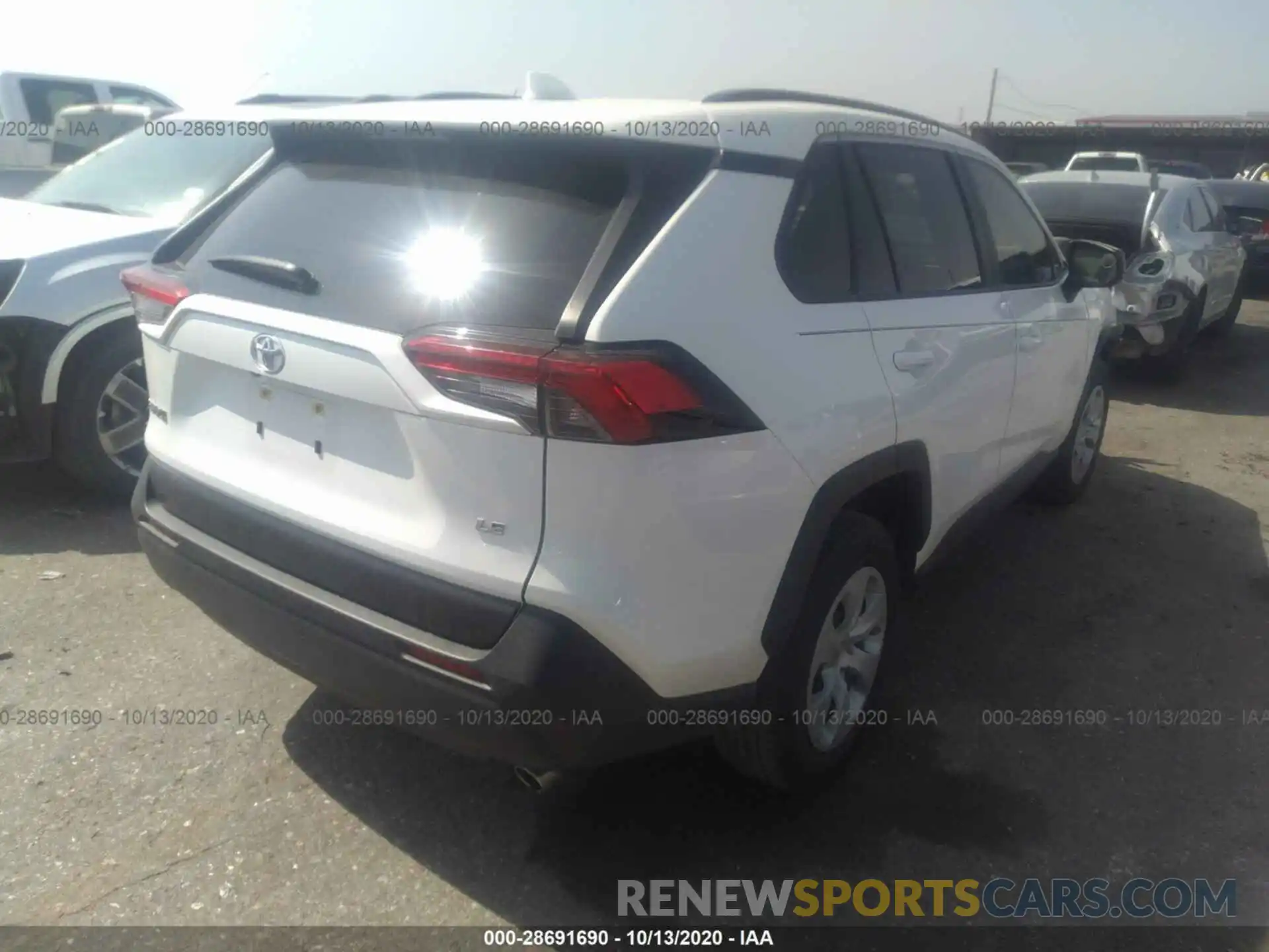 4 Photograph of a damaged car JTMH1RFV7KJ004468 TOYOTA RAV4 2019