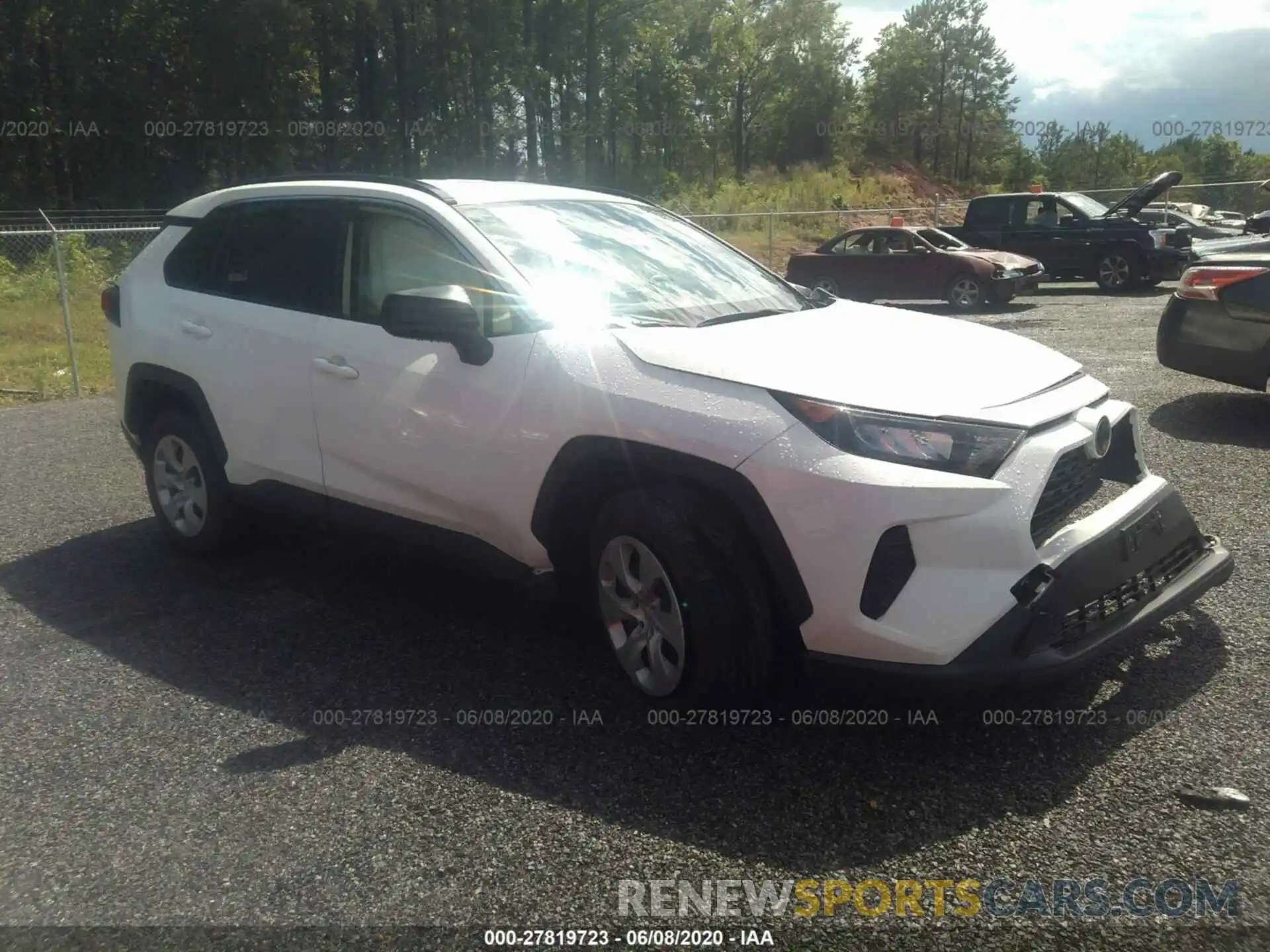 1 Photograph of a damaged car JTMH1RFV7KJ005166 TOYOTA RAV4 2019