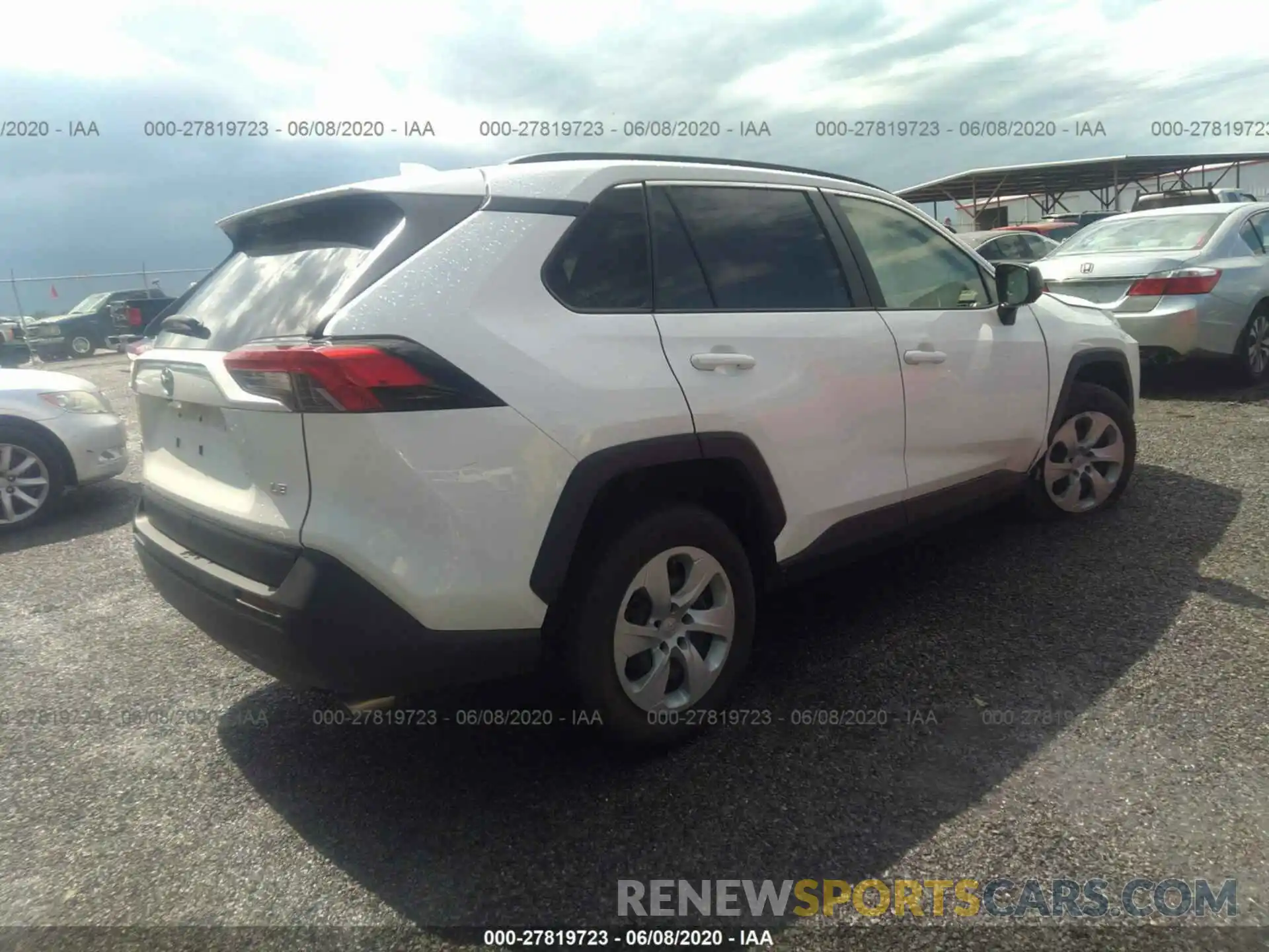 4 Photograph of a damaged car JTMH1RFV7KJ005166 TOYOTA RAV4 2019